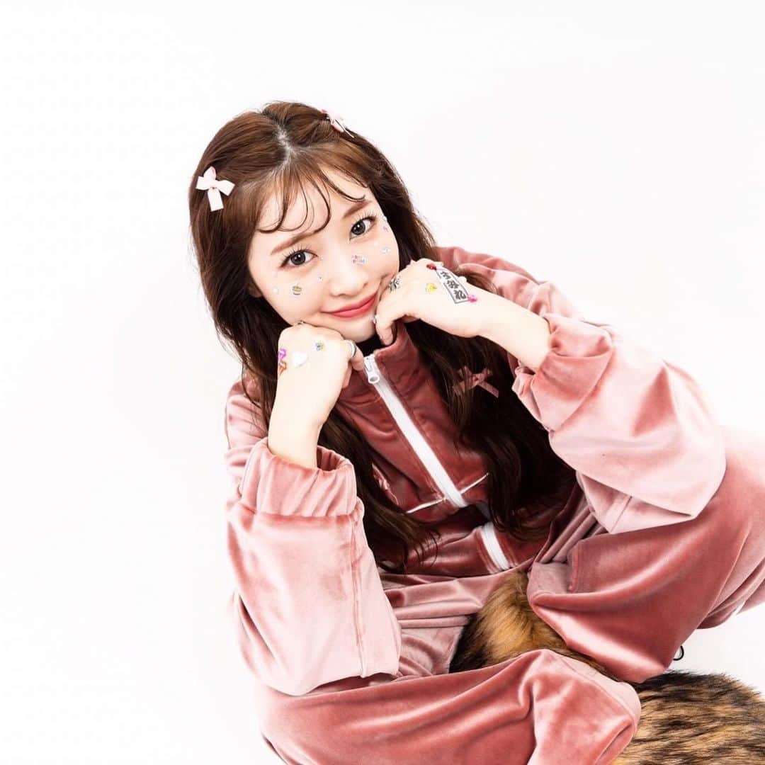 吉田菫さんのインスタグラム写真 - (吉田菫Instagram)「🎀𝙎𝙪𝙪×𝙇𝙄𝙎𝙏𝙇𝙀𝙎𝙎 𝙫𝙤𝙡.3🎀  前回のvol.2.5と同じくテーマは「Rebirth」♡ 手術からの生還で夏は再生や復活を意味する ラッパスイセンをモチーフにしていたけど、  今回は誕生日が近いこと、バンドの再始動があるので 🎂𝐇𝐚𝐩𝐩𝐲 𝐑𝐞𝐛𝐢𝐫𝐡𝐝𝐚𝐲🎂に🎀  すっごくお気に入りのアイテム作ったよ♡ 素材にもこだわりました(ᐡ o̴̶̷̤ ﻌ o̴̶̷̤ ᐡ)  明日の19:00から受注スタートです💖  #SuuLISTLESS」12月2日 20時58分 - sumiredooon1228