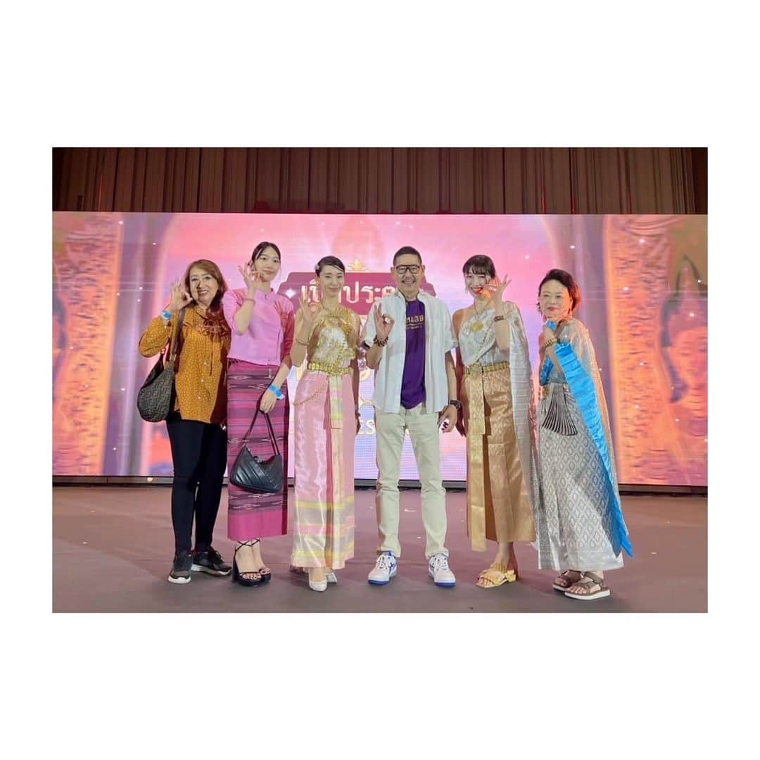 香音有希のインスタグラム：「#พรหมลิขิต  #lovedestiny2  . タイのchannel3で大人気放映中のlovedestiny2のイベントに先日行かせて頂きました🫶 お招き本当に有難うございました🥰🙏 アユタヤ時代のお話なので皆で民族衣装で🥰  seriesとっっっても面白いです🥹 1は「運命の2人」という邦題でNetflixでご覧頂けます✨👌」