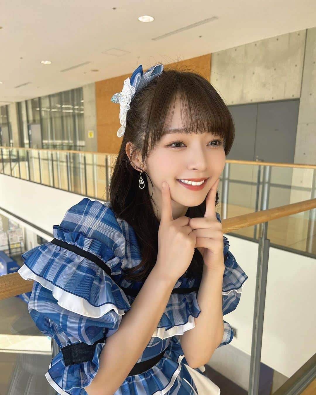 高畑結希さんのインスタグラム写真 - (高畑結希Instagram)「. 自分のサイリウムカラーで嬉し💙🤍 シーホース三河さんの応援してきました📣😙🏀 見えにくいけど実は頭にボールつけてる(お団子) . #バスケ #試合 #シーホース三河 #ガチ #basketball #basket #blue #ハーフアップ #ハーフアップお団子 #衣装」12月2日 20時59分 - yuhki_takahata