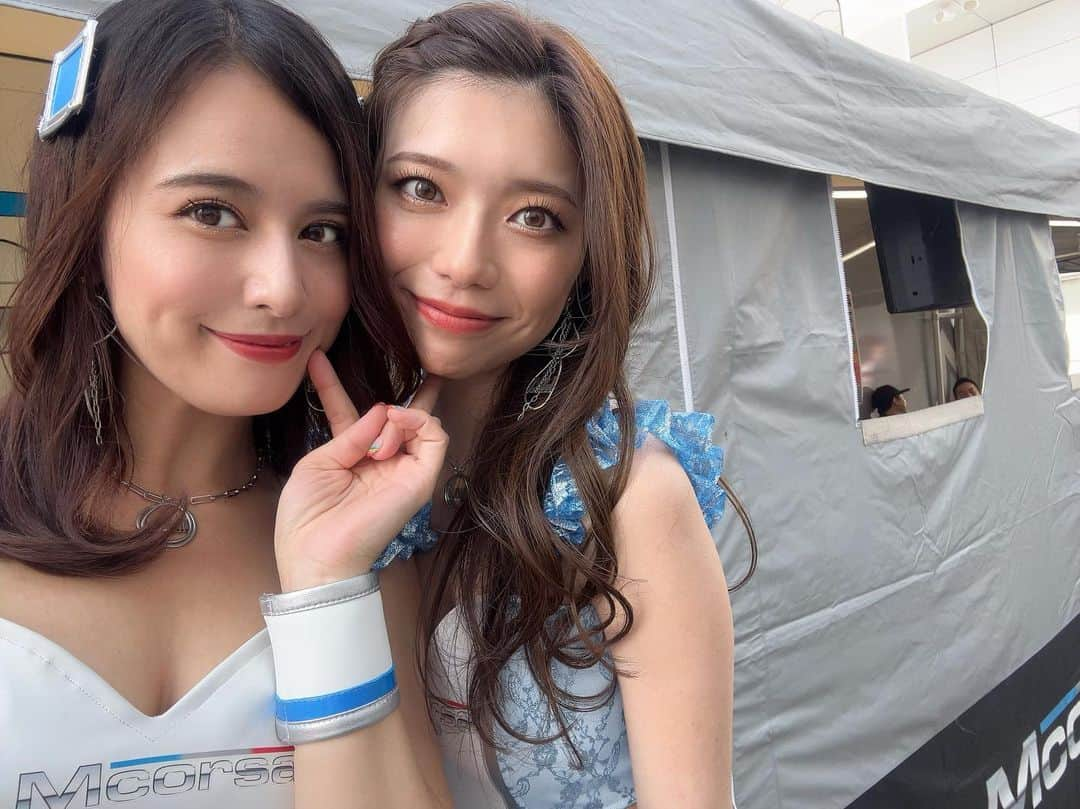 涼野はるかさんのインスタグラム写真 - (涼野はるかInstagram)「･ ･ どこにいてもずっと喋って笑ってて、楽しそうな写真が多すぎるから見てほしい🤣🩵 ･ ほんと個性強すぎで破天荒すぎたけど、私には無いものもたくさん持ってる3人には助けられたし勉強させてもらう事もたくさんあった🌸 頼りないリーダーと一緒に走り抜けてくれてありがとう！ ペピ、もえぴ、みさ、みんなのおかげでとっても楽しい2年間でした☺️💗 ･ ･ ･ ･ ･ ･ ･ ･ ･ #レースクイーン #モデル #コスチューム #lmcorsa #supergt #otg #motorsports」12月2日 20時59分 - suzuno_haruka