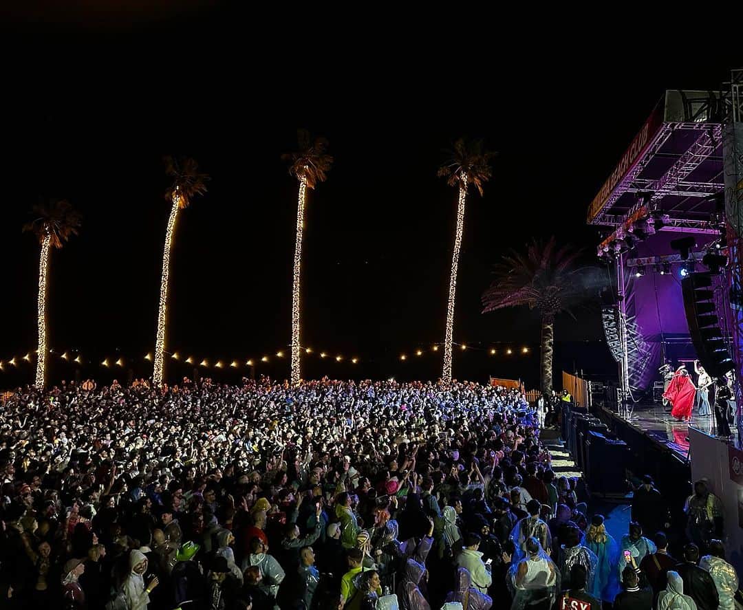 ジェシー・ウェアのインスタグラム：「Melbourne, thanks for dancing with me in the torrential rain. We were in it together. I loved it. @summercampfestivalau x」