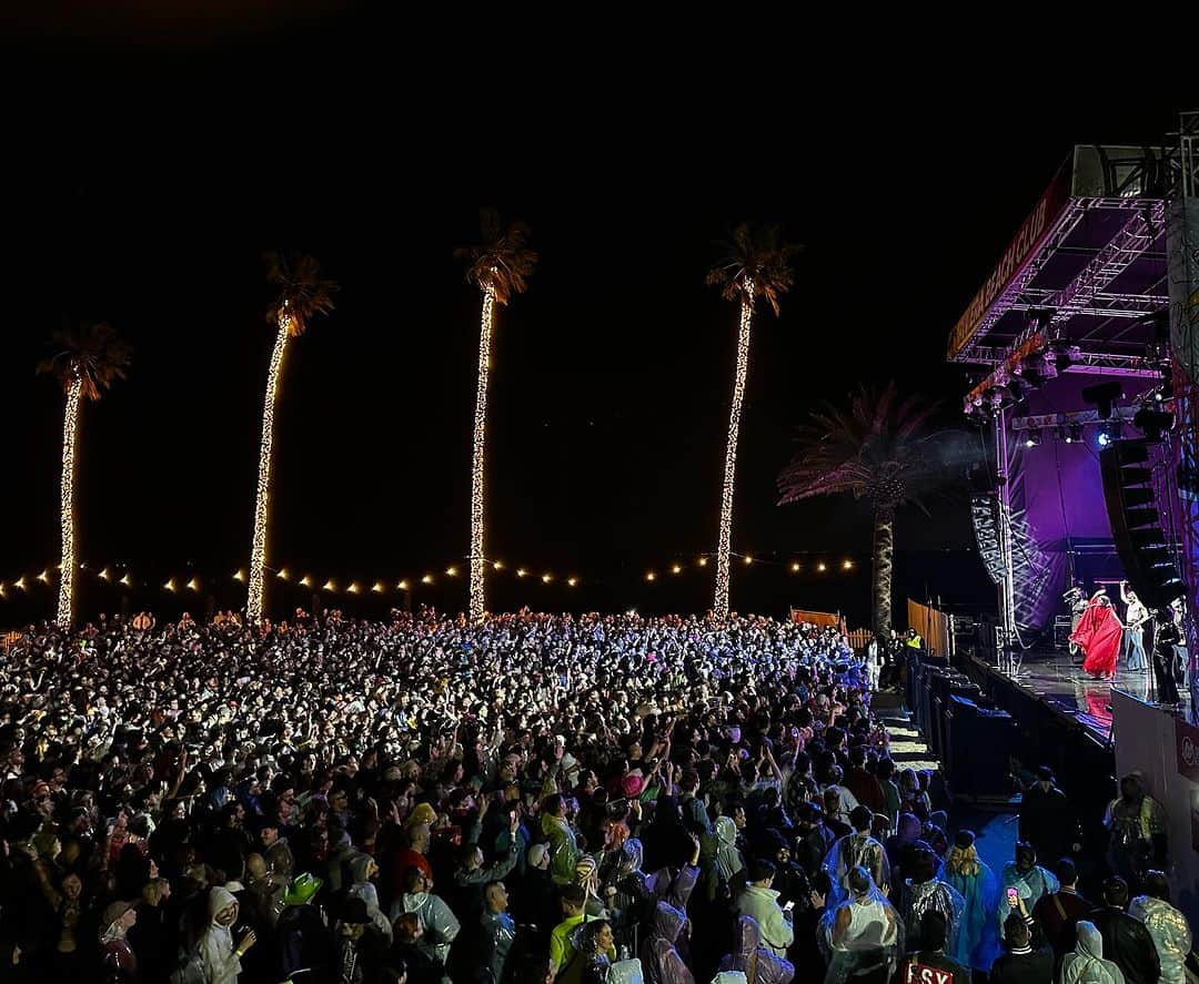 ジェシー・ウェアさんのインスタグラム写真 - (ジェシー・ウェアInstagram)「Melbourne, thanks for dancing with me in the torrential rain. We were in it together. I loved it. @summercampfestivalau x」12月2日 20時55分 - jessieware