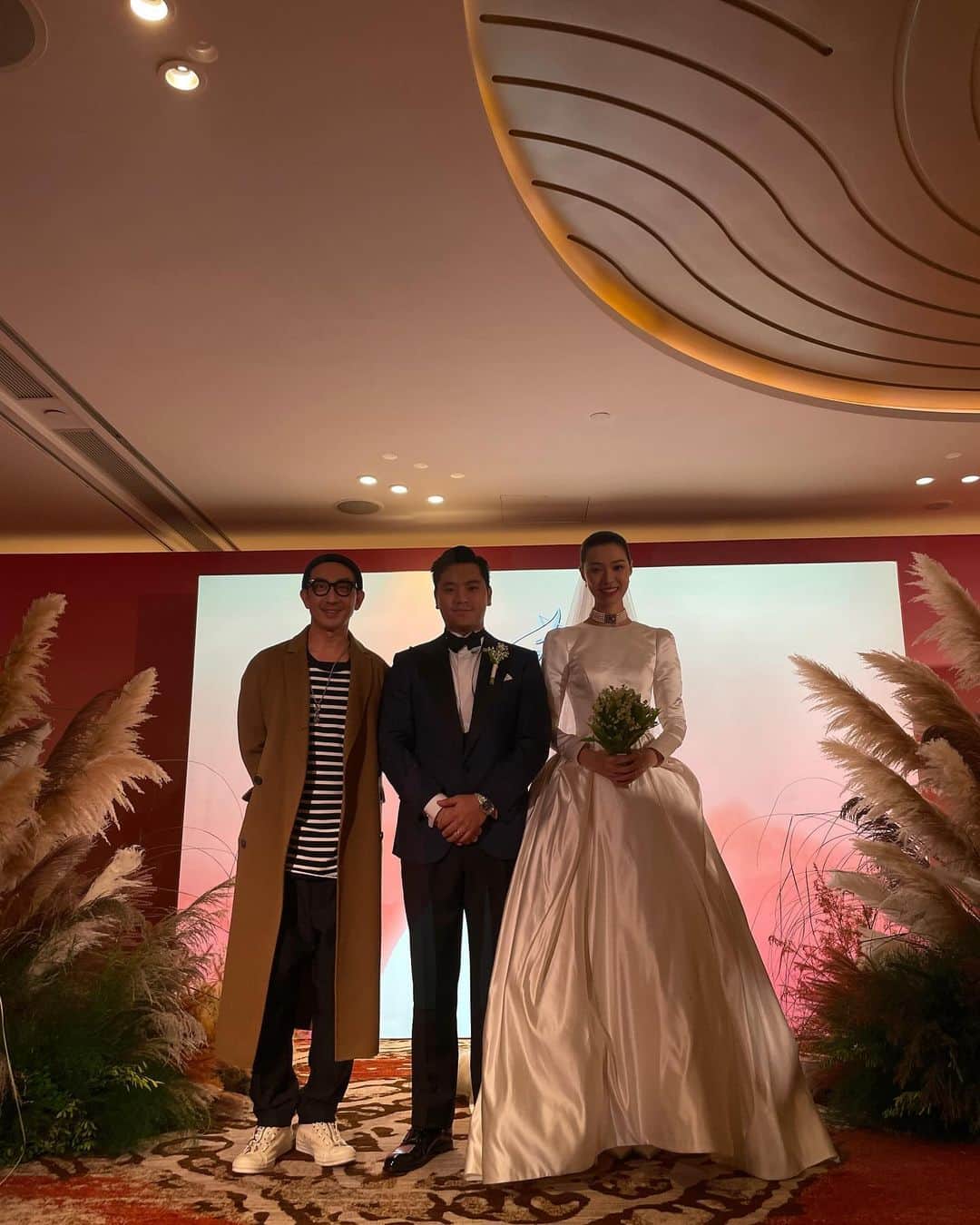 サム・リーのインスタグラム：「Congratulations 🥂」