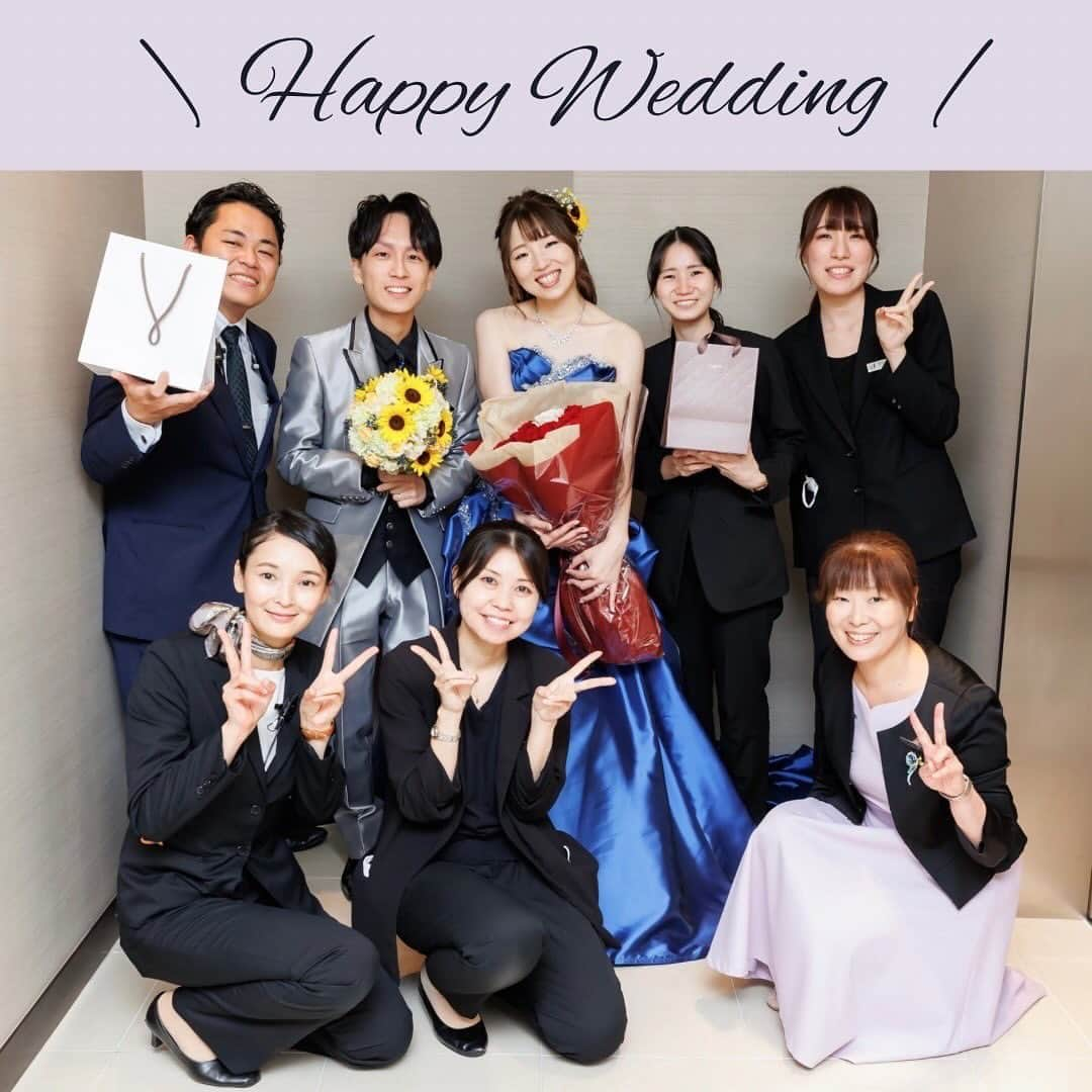 【公式】アルカンシエルリュクスマリアージュ名古屋のインスタグラム：「【Happy Wedding🕊️🌟】  先日ご結婚式を挙げられたおふたりの、素敵なお写真をご紹介させて頂きます📸 スタッフともお写真を撮ってくださり、誠にありがとうございました♪  スタッフ一同、おふたりの幸せを心よりお祈りしております🌈  【担当プロデューサーからのメッセージ】  R様💍Y様  この度はご結婚誠におめでとうございます😍  当日までお二人とご一緒できてとても嬉しく思います❕ おふたりとのお打ち合わせは本当に楽しく、たくさん笑わせていただきました☺︎  巨大クラッカー🎉の入場はインパクトバッチリでしたね❕❕ スターレーザー🌟の入場もロマンチックでとっても綺麗でした✨✨  お二人らしい、楽しい結婚式になりましたね。 結婚式後のお二人からのお手紙も本当に嬉しかったです🎶 いつまでも仲良しでお茶目で可愛らしいお二人でいてください😊  そんなお二人にまたお会いしたいのでアルカンシエルへいつでも遊びに来てくださいね🌈✨ 次はY様のオリジナルギャグも是非見せてください♪笑 お待ちしています❕❕  これからもずっとず〜っと幸せでいて下さいね☺️💗  💒名駅徒歩5分の結婚式場  『#感謝を式のまんなかに。』をテーマに、青空を貸切る祝福のステージと上質な空間で生まれる、ゲストとの忘れられない一日のつくりかたを紹介しています💓  👇🏻をタップ🌈👣 @arcenciel.luxenagoya  2023年度版　JapanBrandCollectionに掲載されました 公式アカウント⇨ @japanbrandcollection lit.link/japanbrandcollection  #アルカンシエル #アルカンシエルluxemariage名古屋 #アルカンシエルリュクスマリアージュ名古屋 #アルカン花嫁 #名古屋花嫁 #名古屋ウエディング #名古屋ウェディング #名古屋結婚式 #名古屋結婚式場 #愛知花嫁 #日本中のプレ花嫁さんと繋がりたい #結婚式レポ #結婚式レポート #ウエディングレポート #ウェディングレポート #ウェディングレポ #ウエディングレポ #ウェディングプランナー #ウエディングプランナー #ファーストミート #チャペル前撮り #前撮りレポ #ウェディングケーキ #ウエディングケーキ #フラワーボックス #結婚式演出 #披露宴演出 #披露宴レポ #高砂ソファ」