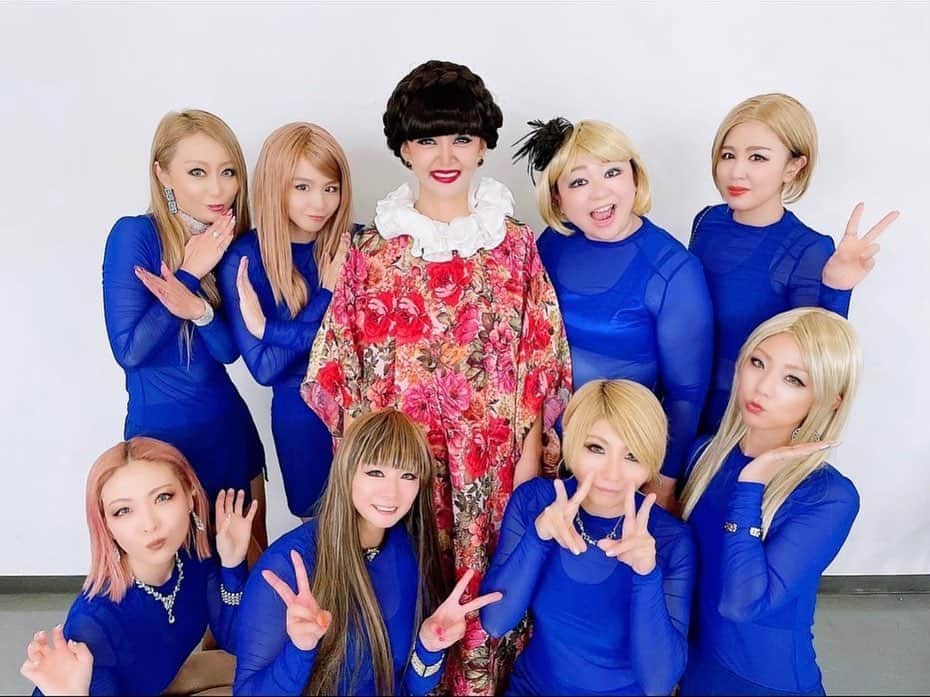 misoNosukeさんのインスタグラム写真 - (misoNosukeInstagram)「. . LINEのみならずSNSまで長文で 愛がありすぎて大好きです♡  ↓  #Repost @o_characom with @use.repost  misonoさん（ @misono_koda_official )と 松久保さん（ @mikarin.matsukubo )と AZさん（ @az__japan )とのお食事会に  イヌノ肉球さん（ @inu_nikukyuu )と おちゃらも 参加させていただきました😢💓  misonoさんとは 3年ぶりにお会い出来て 本当に嬉しすぎました😭✨  おちゃらが離婚したから 「色々と心配で」と misonoさんが言ってくださり！  私なんぞの話を 皆さんで聞いてくださいました… ありがとうございます😢  misonoさんと初めて一緒にお会いできたのが 6年前のツートン青木さんとのお食事会だったのですが…  未だにmisonoさんと会話する度に 緊張して上手く話せない私🌝💦笑  それなのに皆さんで親身に相談にのってくださり 本当に有り難かったです😢🙏💓  misonoさんは 関西でエステサロンのプロデュースをしたり！  動物達、子供達、福祉の施設などに 寄付をされたり  チャリティーやボランティア活動で お忙しい中  私なんかを気にかけてくださり 優しすぎて感謝してもしきれません😢💓  AZさんとも久しぶりだったので 楽しすぎました😭✨  なんとAZさんがトイレに行った隙に お会計をしてくださっていたという 紳士すぎるエピソードがありました🙇‍♂️💦  突然お邪魔させて頂いたのにも関わらず ご馳走になってしまいました😭 本当にありがとうございました🙏💦  松久保さんとも ご挨拶だけしか出来てなかったので この日はゆっくり出来て最高です😭✨  しかもとても勉強になるお話をしてくださり 私のポジティブバイブスが上がりまくりでした😭🙏💓  色んな言葉がとても心に響いて 自分を高められるよう精進していこう と思えました😭🙏✨  素晴らしすぎる皆さんと 素敵なお話をたくさん喋れたので 幸せでした🙇‍♂️💓  イヌの肉球さんとは misonoさんの YouTubeさんに 一緒に出演させて頂いた時以来だったのですが  初めてゆっくり語り合えて もう本当に人生の共通点ありまくりの 共感しまくりでした😭💓  しかもお互い 倖田來未さんのモノマネをさせて頂いている という共通点もあり  仲良くなれて感動😢💓🙏 これからもよろしくお願いします💓  皆さんとの貴重なお時間を一緒に過ごさせて頂いた事 頭があがりません😭🙏💓 私の人生でまた一つ大切な思い出が増えました🙇‍♂️✨  また長文になってしまいましたが（笑） ここまで読んでくださり ありがとうございます…！🙏💓  #misono さん #AZ さん #松久保　さん #イヌノ肉球　さん #おちゃら #お食事会 #薬膳火鍋専門店天香回味　さん #美味しかったです 🙏 #幸せ空間 #感謝とリスペクト　 #出逢いに感謝」12月2日 21時04分 - misono_koda_official