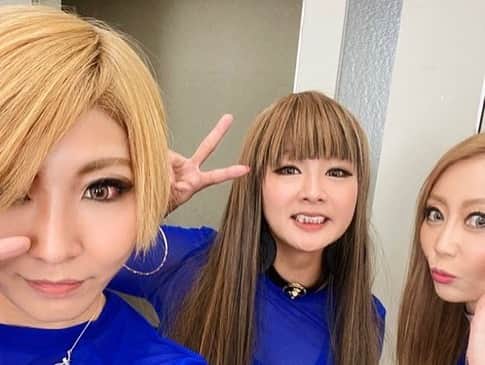 misoNosukeさんのインスタグラム写真 - (misoNosukeInstagram)「. . LINEのみならずSNSまで長文で 愛がありすぎて大好きです♡  ↓  #Repost @o_characom with @use.repost  misonoさん（ @misono_koda_official )と 松久保さん（ @mikarin.matsukubo )と AZさん（ @az__japan )とのお食事会に  イヌノ肉球さん（ @inu_nikukyuu )と おちゃらも 参加させていただきました😢💓  misonoさんとは 3年ぶりにお会い出来て 本当に嬉しすぎました😭✨  おちゃらが離婚したから 「色々と心配で」と misonoさんが言ってくださり！  私なんぞの話を 皆さんで聞いてくださいました… ありがとうございます😢  misonoさんと初めて一緒にお会いできたのが 6年前のツートン青木さんとのお食事会だったのですが…  未だにmisonoさんと会話する度に 緊張して上手く話せない私🌝💦笑  それなのに皆さんで親身に相談にのってくださり 本当に有り難かったです😢🙏💓  misonoさんは 関西でエステサロンのプロデュースをしたり！  動物達、子供達、福祉の施設などに 寄付をされたり  チャリティーやボランティア活動で お忙しい中  私なんかを気にかけてくださり 優しすぎて感謝してもしきれません😢💓  AZさんとも久しぶりだったので 楽しすぎました😭✨  なんとAZさんがトイレに行った隙に お会計をしてくださっていたという 紳士すぎるエピソードがありました🙇‍♂️💦  突然お邪魔させて頂いたのにも関わらず ご馳走になってしまいました😭 本当にありがとうございました🙏💦  松久保さんとも ご挨拶だけしか出来てなかったので この日はゆっくり出来て最高です😭✨  しかもとても勉強になるお話をしてくださり 私のポジティブバイブスが上がりまくりでした😭🙏💓  色んな言葉がとても心に響いて 自分を高められるよう精進していこう と思えました😭🙏✨  素晴らしすぎる皆さんと 素敵なお話をたくさん喋れたので 幸せでした🙇‍♂️💓  イヌの肉球さんとは misonoさんの YouTubeさんに 一緒に出演させて頂いた時以来だったのですが  初めてゆっくり語り合えて もう本当に人生の共通点ありまくりの 共感しまくりでした😭💓  しかもお互い 倖田來未さんのモノマネをさせて頂いている という共通点もあり  仲良くなれて感動😢💓🙏 これからもよろしくお願いします💓  皆さんとの貴重なお時間を一緒に過ごさせて頂いた事 頭があがりません😭🙏💓 私の人生でまた一つ大切な思い出が増えました🙇‍♂️✨  また長文になってしまいましたが（笑） ここまで読んでくださり ありがとうございます…！🙏💓  #misono さん #AZ さん #松久保　さん #イヌノ肉球　さん #おちゃら #お食事会 #薬膳火鍋専門店天香回味　さん #美味しかったです 🙏 #幸せ空間 #感謝とリスペクト　 #出逢いに感謝」12月2日 21時04分 - misono_koda_official