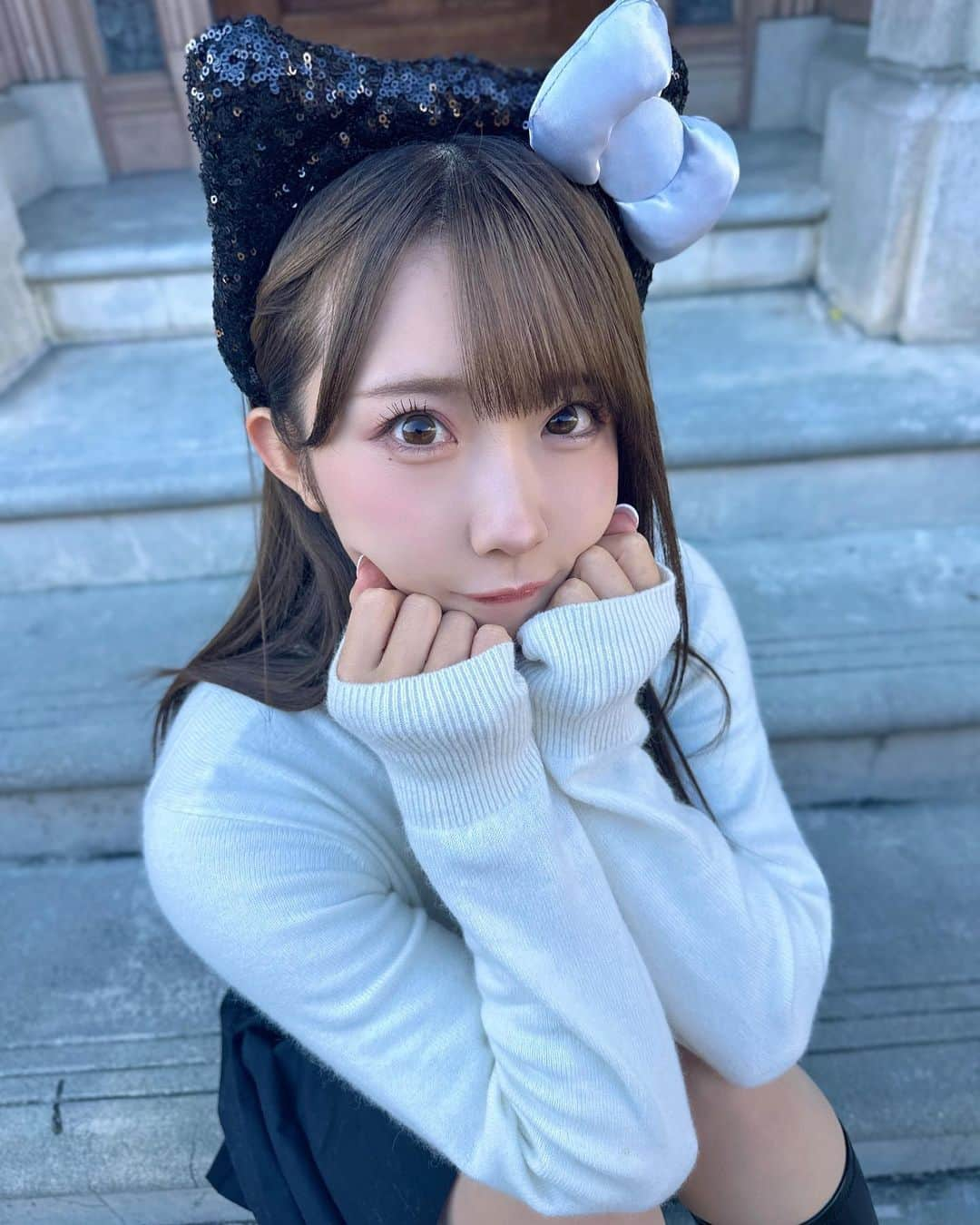 大河もものインスタグラム：「ユニバ行ってきたぁ🐱🎀🖤 ジェットコースターが怖くて乗れません。。。 貞子は乗りました📼  きゅるんんんん  #ユニバ #アイドル #グラビア #コスプレ」