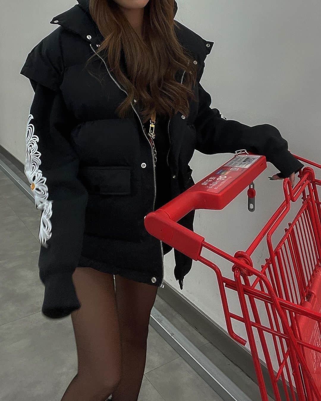 MIWAさんのインスタグラム写真 - (MIWAInstagram)「#koreanfashion  ㅤㅤㅤㅤㅤㅤㅤㅤㅤㅤㅤㅤㅤ ootd🖤🪄 outer: @su_do___  Parker: @p.i_official  boots: @shein_japan  cap: @mlbkorea  ㅤㅤㅤㅤㅤㅤㅤㅤㅤㅤㅤㅤㅤ #韓国#韓国旅行#韓国ファッション  #ストリートファッション#キャップ #キャップ女子#キャップコーデ  #shein#shein購入品#sheingals  #明洞#ソウル旅行#Soul#Korean」12月2日 21時09分 - miwa.matsuhashi