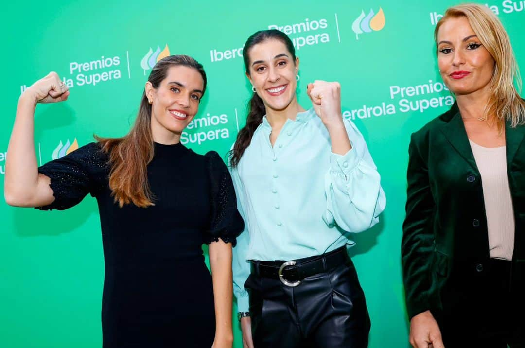 キャロリーナ・マリンのインスタグラム：「Unos días defendiendo los valores del deporte de la mano de @iberdrola 💪  En la IV Edición de los Premios Supera reconociendo proyectos que favorecen la igualdad de genero a través del deporte 🏅  En el Business Sport Forum organizado por @marca y @expansion_com para defender el crecimiento conjunto con las empresas que apuestan por el deporte y con las que compartimos valores 🙌」