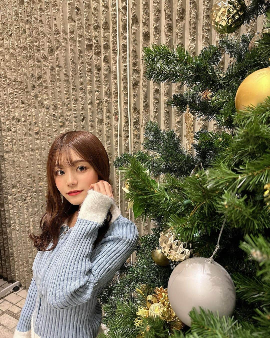 清司麗菜のインスタグラム：「12月🎄  2023年も残り１ヶ月。  ここにきて人生で初めて⁇足を怪我してしまいました！！ ショック！！  この悔しさはNGT48劇場新公演で挽回します！！  そういえばフォロワーの数字が一つ変わって2.7万人になってた❤︎いつもありがとうございます！！🥺  12月はまだまだ楽しみなことが沢山あるんだ~~🩵🤍  #2023#12月#クリスマスツリー#shein」