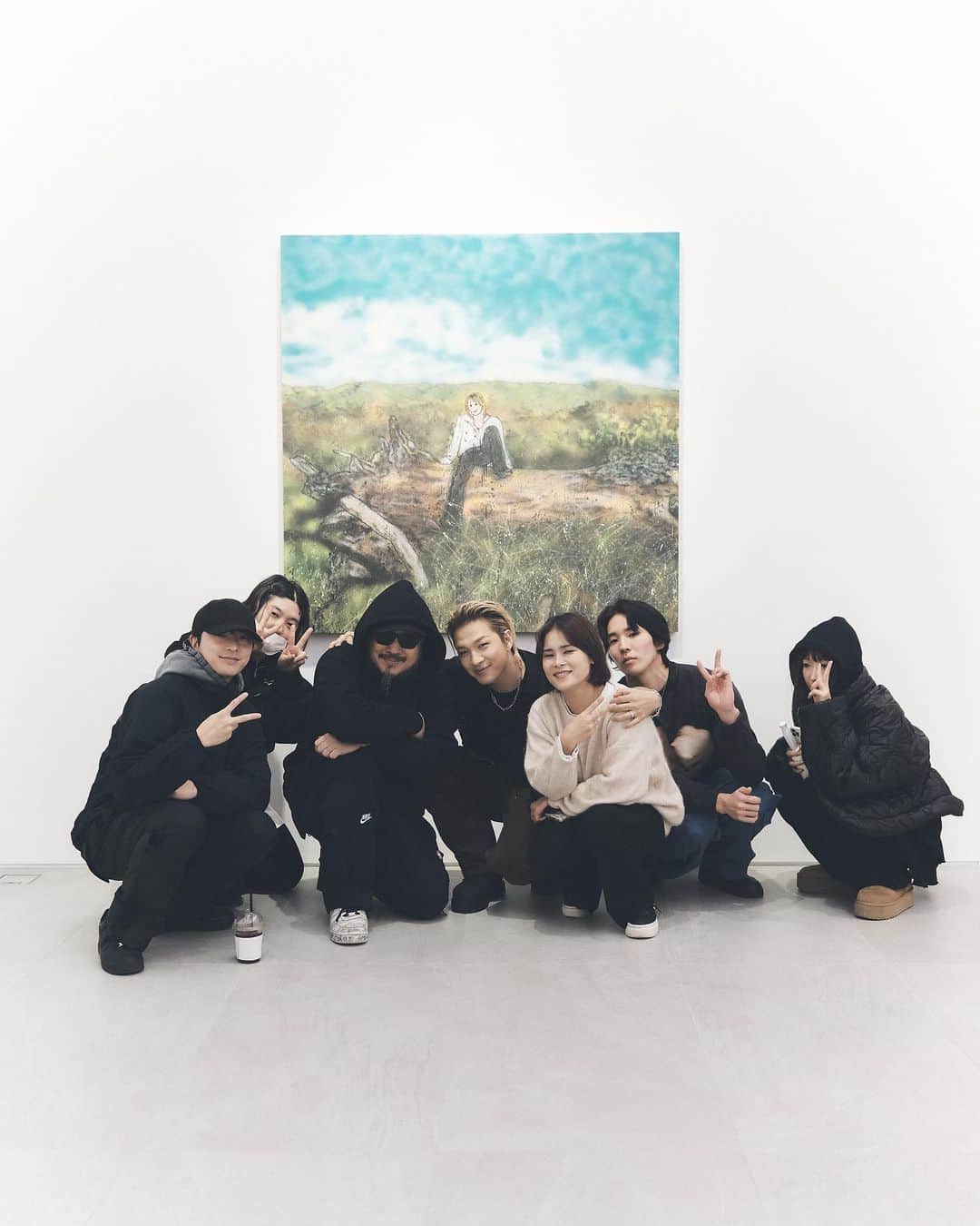 SOLさんのインスタグラム写真 - (SOLInstagram)「I could not have imagined a more perfect ending to the “Down to Earth” project with this vinyl record and artwork from madsaki   This entire year i feel blessed that i can release this album and finally meet my fans. Im so thankful for all of the relationships that i have in my life and that came through this project !!  It could not have been possible without my loving fans and @theblacklabel Huge thanks to @perrotin and @madsaki 💛」12月2日 21時17分 - __youngbae__
