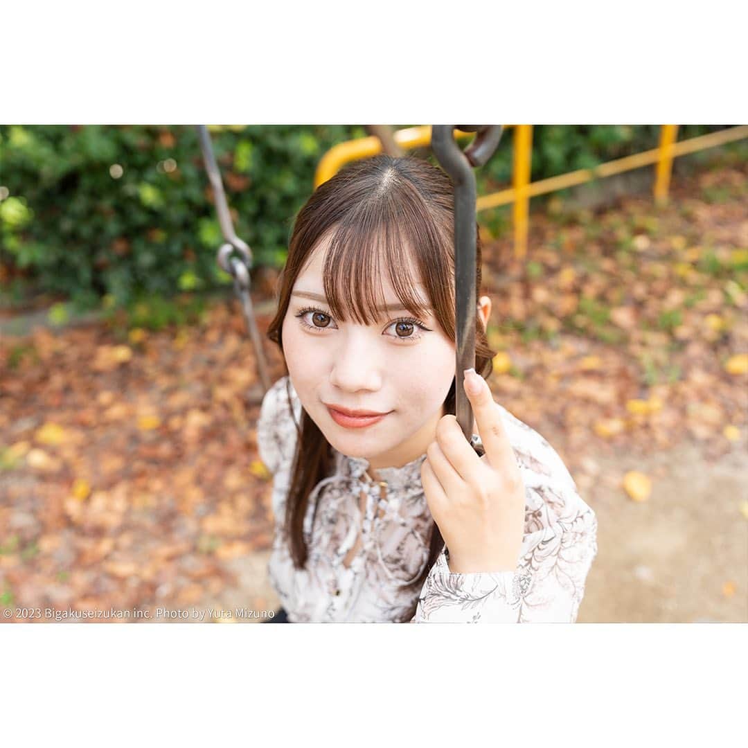 美学生図鑑さんのインスタグラム写真 - (美学生図鑑Instagram)「【美学生図鑑×ミスキャンパス立命館特集】 今夜は「ミスキャンパス立命館2023」ファイナリスト5名の 撮り下ろし写真＆インタビューを一挙公開！📸  あなたのグランプリ予想は？ ぜひコメント欄で教えてください😉🫶  ‣‣プロフィールのURLから 　特集記事をチェック！🔍 　@bigakuseizukan . . . #美学生図鑑 #美女 #beauty #kawaii #女子大生 #ポートレート #ポートレートモデル #portrait #ig_portrait #portraitphotography #japanesegirl #portraitmodel #good_portraits_world #Lovers_Nippon_Portrait  #sonyportrait #何気ない瞬間を残したい #誰かの記憶に残る写真 #写真好きな人と繋がりたい #ミスキャンパス立命館 #ミス立命館 #mcr2023 #ミスコン #ミスキャンパス #着物モデル #サロンモデル #関西サロンモデル #立命館大学 #立命館」12月2日 21時33分 - bigakuseizukan