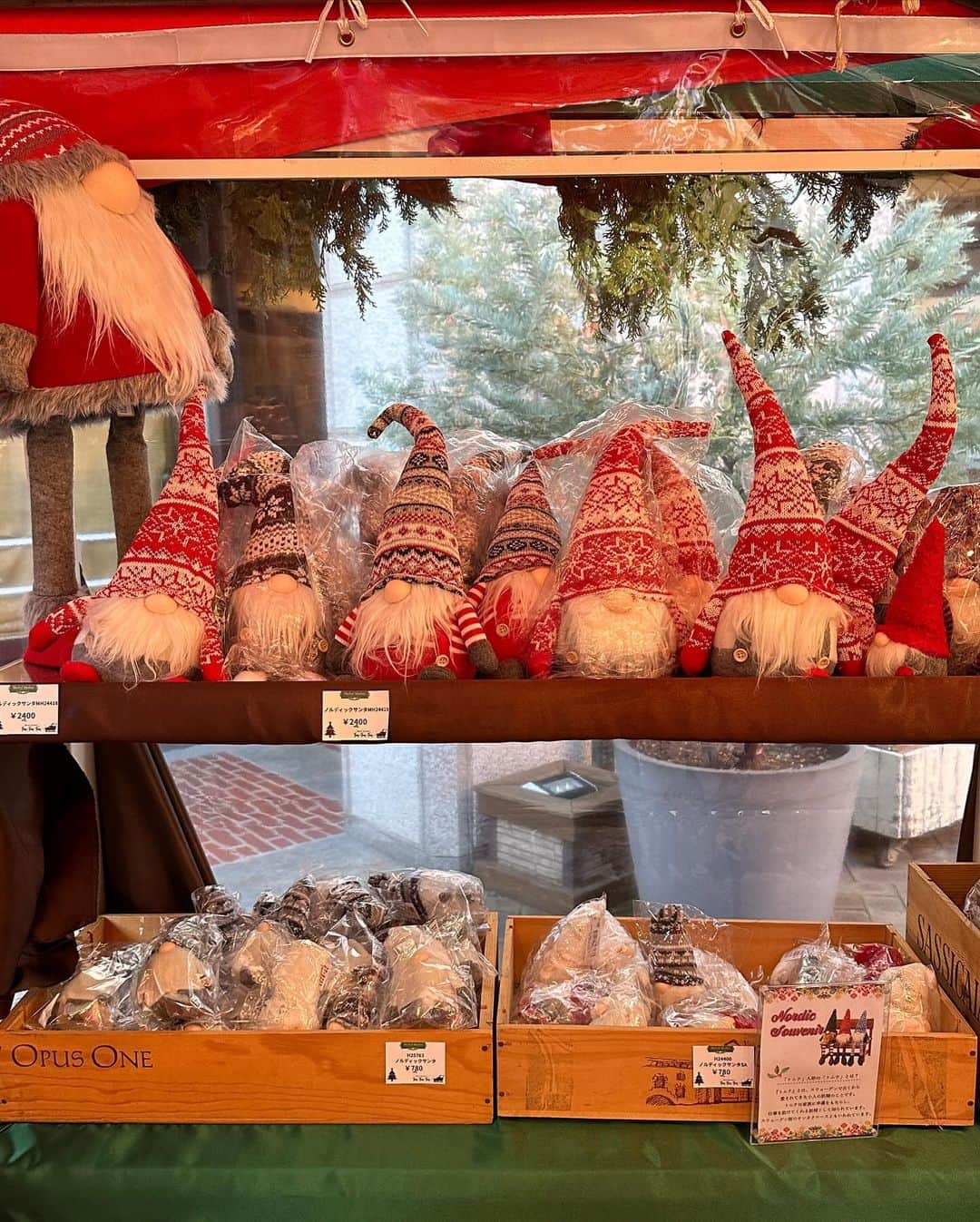 神田希未菜さんのインスタグラム写真 - (神田希未菜Instagram)「christmas market 🎅🏻🎄✨ 何気に初めて行けて嬉しかった〜！ 到着するまでのロープウェイの景色に 1番大興奮でした🚡笑  #神戸布引ハーブ園  #クリスマスマーケット」12月2日 21時26分 - ___kimi3___