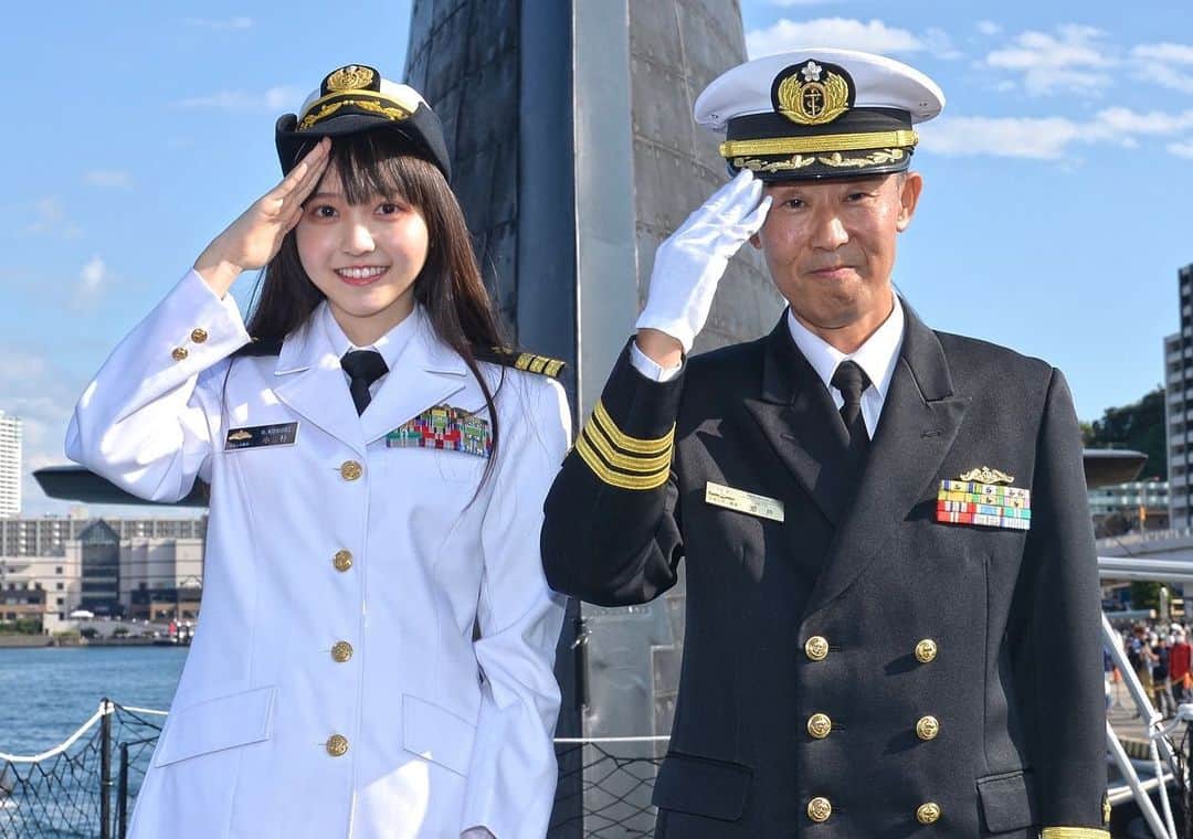 小杉怜子のインスタグラム：「海上自衛隊 潜水艦『なるしお』一日艦長✨🌊 なんと【本物の艦長さん】が一緒にお写真を撮ってくださいました!!👏😭😭  本当に楽しいイベントだったー👏🏻👏🏻 これからも色んなことできるようにがんばるぞ。   #海上自衛隊  #海上自衛隊横須賀基地  #海上自衛隊好きな人と繋がりたい  #潜水艦」
