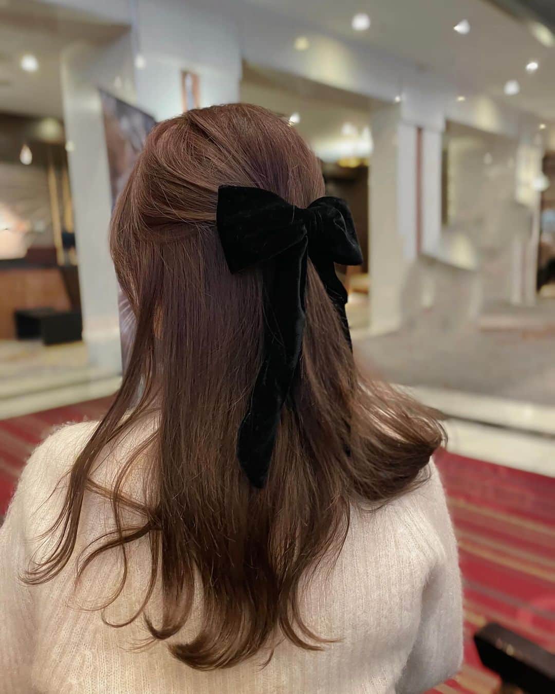 ムサシさんのインスタグラム写真 - (ムサシInstagram)「🦢🎀🪞 ⁡ 珍しくgirlyだった日 リボンバレッタはH&Mです🙋🏼 ⁡ ⁡ #hairstyle #ribbon #knit #バレッタ #ハーフアップ #リボン」12月2日 21時36分 - ___musashi.___