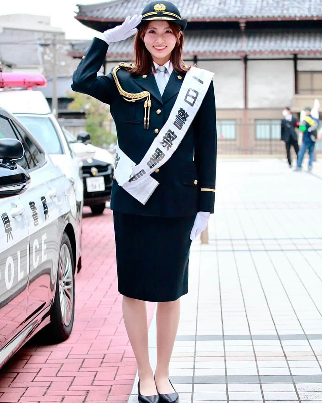 山下七子さんのインスタグラム写真 - (山下七子Instagram)「11月29日若松警察署一日警察署長を務めさせていただきました✨とっても大切な日☺️ ずっと憧れだったのでお話しをいただいた時から本番まで緊張でそわそわしていましたがいざ当日を迎えると一瞬で終わってしまいました🥲✨✨ 街頭パレードでは若松の皆さんが手を振って下さって若松警察署の皆さんも暖かく迎え入れて下さって本当に嬉しかったと共にこの様な機会をいただけたことに感謝の気持ちと光栄な気持ちでいっぱいでした！！  12月に入りましたが今一度防犯対策を見直していきましょう！一人ひとりの意識や声掛けで防げる事件や事故があるはずです！  若松警察署の皆様今回はこの様な貴重な体験をさせていただきいつも若松区を守っていただきありがとうございます✨  #若松警察署#一日警察署長#北九州#福岡県」12月2日 21時36分 - yamashita_nanako