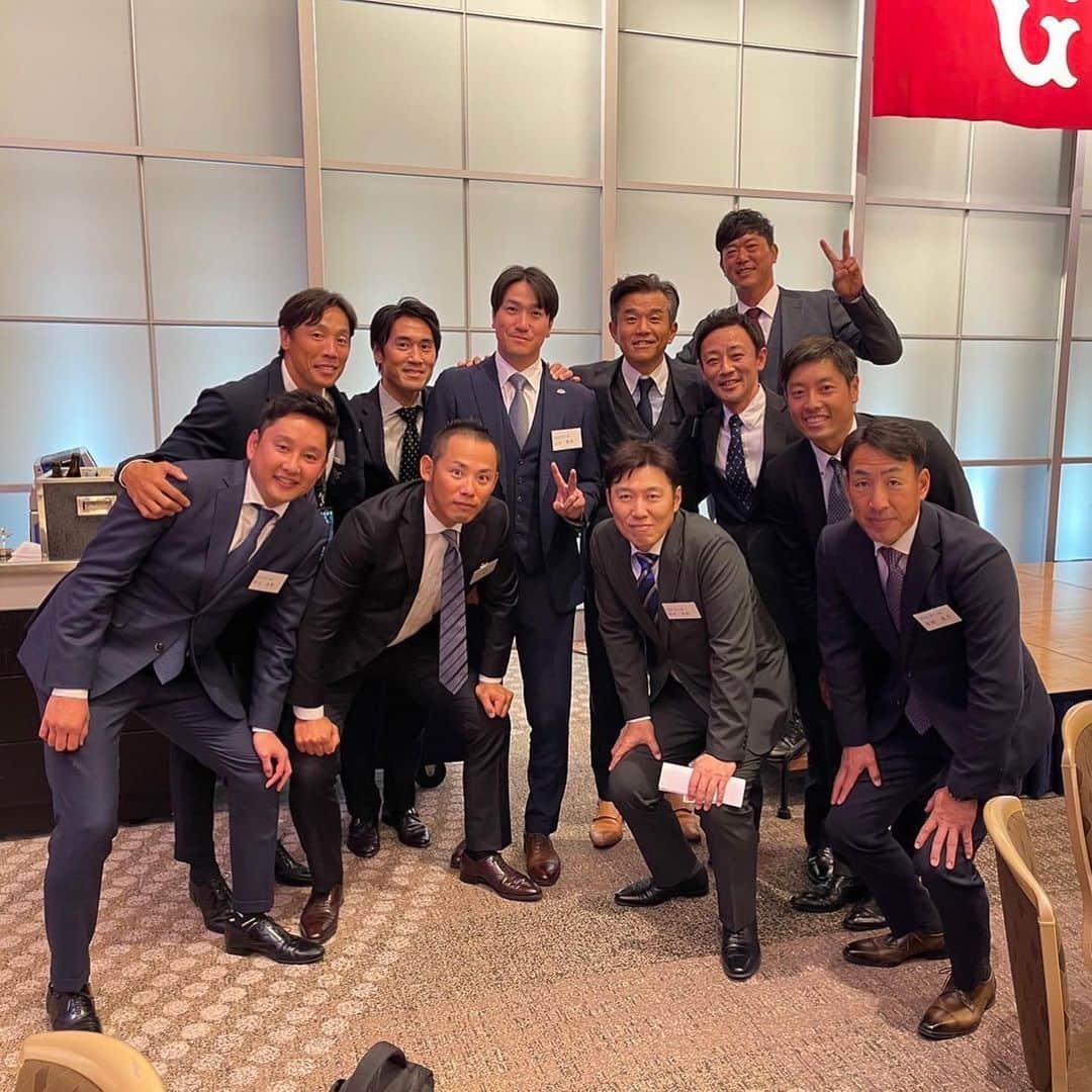 矢野謙次のインスタグラム：「巨人軍OB 総会🔥  巨人軍の偉大なOBの方々とお会いすることができて幸せでしたしとても楽しかったです😆 激励のお言葉もたくさん頂き感謝🙇‍♂️ 刈谷のスーパースターも駆けつけました💨 改めて気合い入りました🔥  ２枚目→原点‼️🔥」