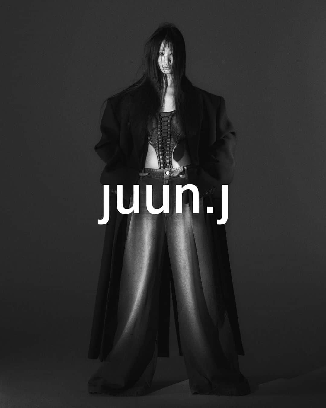 ペ・ユニョンさんのインスタグラム写真 - (ペ・ユニョンInstagram)「Juun.J Fall-Winter 2023 Campaign 'BROKEN'  Creative Director. @juun_j  Photographer. @hongjanghyun  Hair. @shonju  Make up. @ansunghee0    #juunj #준지 @juun.j_official  #juunj23fw #BROKEN #juunj_broken」12月2日 21時39分 - mulan_bae