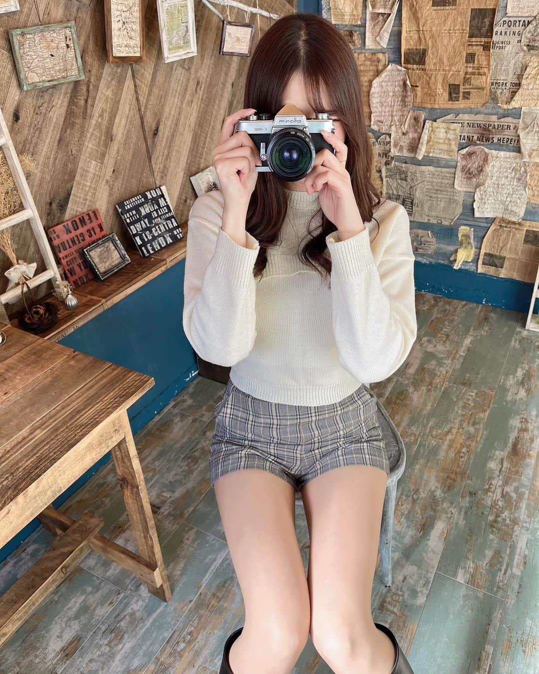 羽瀬萌さんのインスタグラム写真 - (羽瀬萌Instagram)「カメラ女子好きですか？？📸  好きだなーと思ったらコメント欄に📸❤️を！？！？  トップス @dholic_official  セットアップ @resexxy_official  ブーツ @emoda_official   #全身写真　#脚長効果　#ロングブーツ #高身長女子  #高身長　#脚長　#脚長撮影  #撮影 #撮影モデル #宣材　#ショーパン　#ショーパンコーデ  #ショーパン女子  #japanesegirl  #レースクイーン #model #モデル」12月2日 21時47分 - megugumigumi