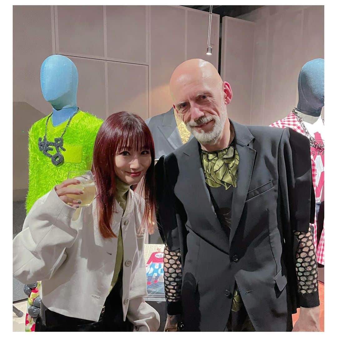 大塚愛さんのインスタグラム写真 - (大塚愛Instagram)「Acne Studiosのパーティにて新刊の限定版を出版したMagnusccと🥂  今年は衣装でもたくさんacneを着ました。 まだまだ欲しい服がありすぎて辛い、、。  AIO　#acnestudios  #fashion  #magnuscc #dj #party」12月2日 21時48分 - aiotsuka_official