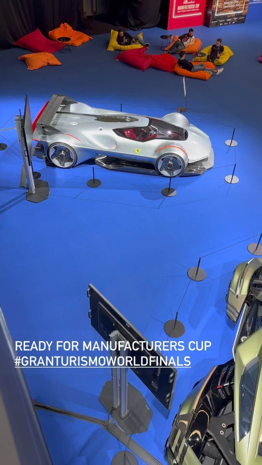 ルーカス・オルドネスのインスタグラム：「Barcelona Gran Turismo World Finals. Follow us live!」