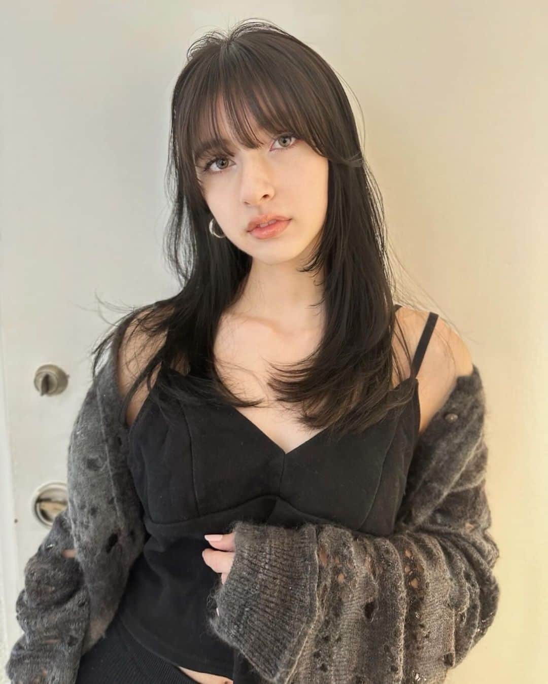 LINA（吉村リナ）のインスタグラム：「感じていることは確かなのに... 𝘚𝘰𝘮𝘦𝘵𝘪𝘮𝘦𝘴, 𝘐 𝘤𝘢𝘯’𝘵 𝘱𝘶𝘵 𝘪𝘯 𝘸𝘰𝘳𝘥𝘴🌛🫧 ・ ・ 𝖧𝖺𝗂𝗋/𝖬𝖺𝗄𝖾𝗎𝗉 𝖻𝗒 @naoyoshii  ・ ・ #photoshoot #hairmodel#tokyomodel #japanesemodel #vintagestyle#ヘアーモデル #ハーフモデル#作品撮り #未来リナ#linamirai」