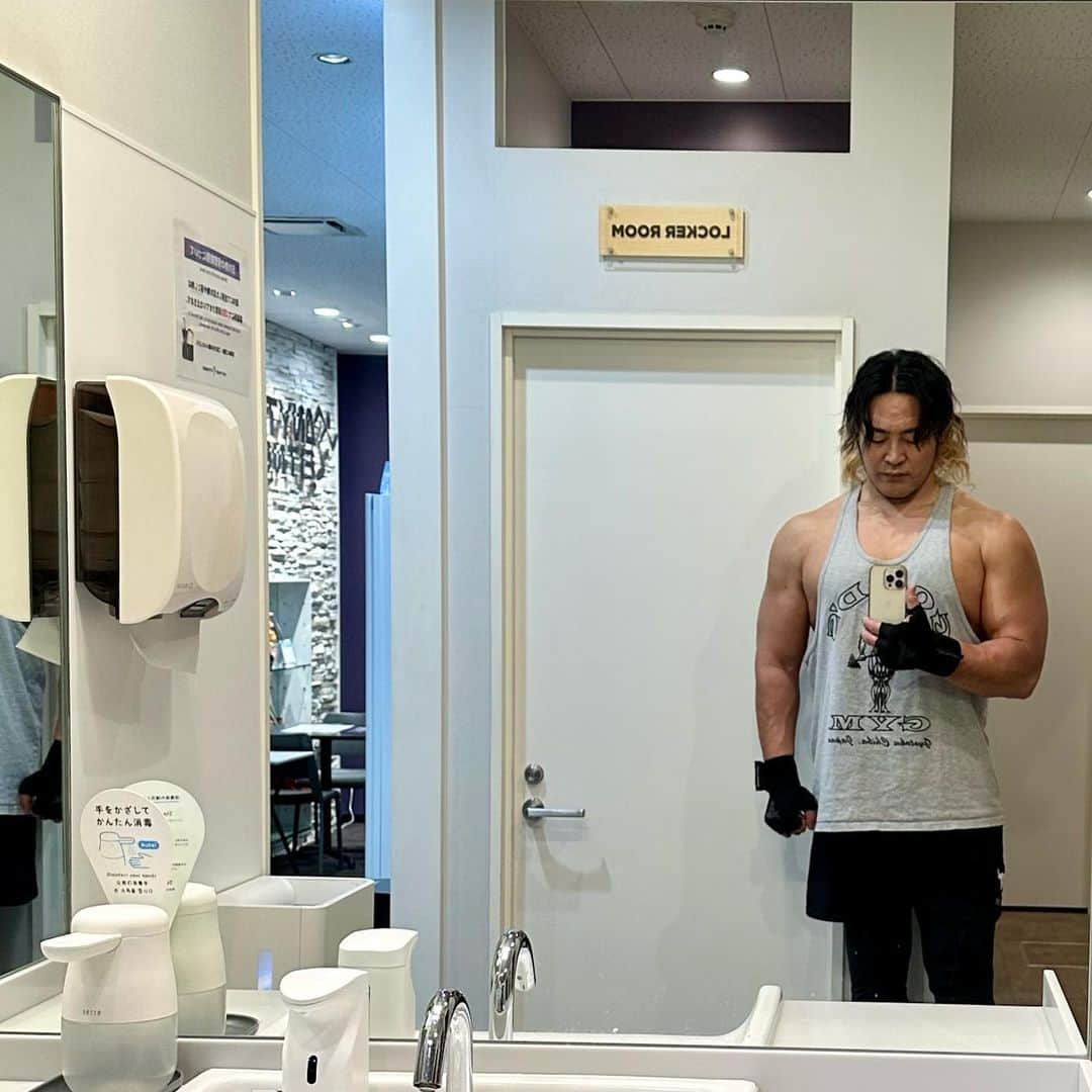 棚橋弘至のインスタグラム：「今日は #腕トレ 💪  リニューアルした #エニタイムフィットネス で。」