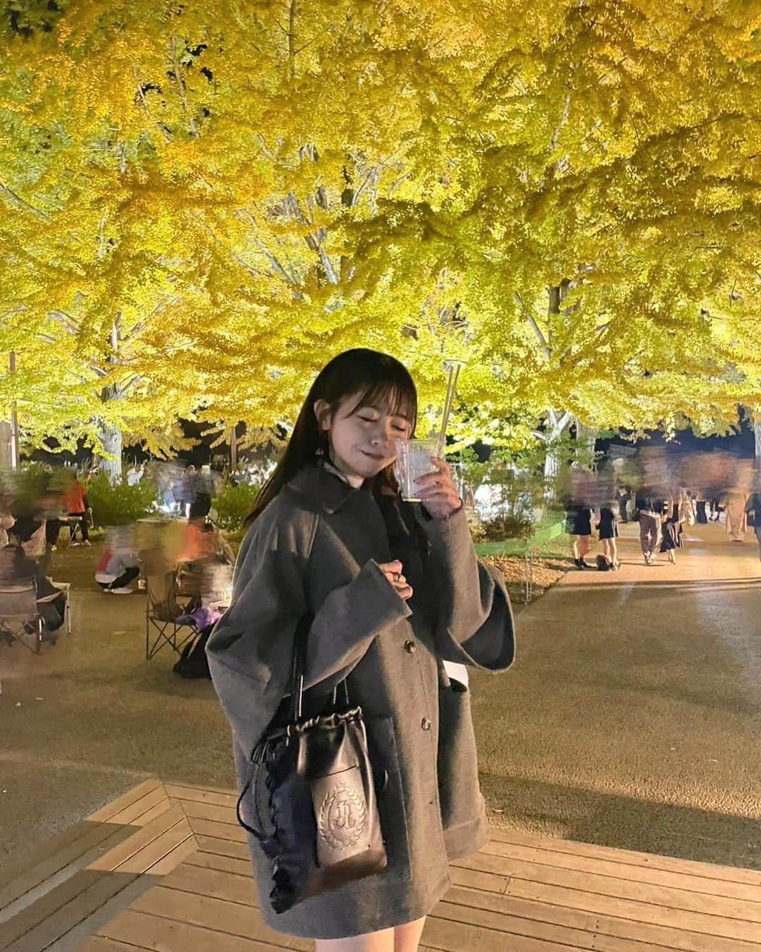 はやめいさんのインスタグラム写真 - (はやめいInstagram)「. 載せきれていなかった昭和記念公園 の日の写真🍁⠜   彼目線写真です （ ᵔᵔ ）  季節ごとにたくさんお出かけの予定を 提案してくれて嬉しい 💭  12月も楽しみがいっぱいです ⛄️  皆さん今月もよろしく お願いいたします 🫶🏻  ⭐️⭐️⭐️  bag @jumelle_jp   いただいてからたくさん使っている 鞄です🎀  大容量ですごく気に入っています ·͜· ︎︎  #jumelle_jp#ジュメロ#バッグ#提供 #秋コーデ#冬コーデ#ootd #mamagirl#ママファッション #ママコーデ#親子服#親子コーデ」12月2日 22時01分 - haya.mei