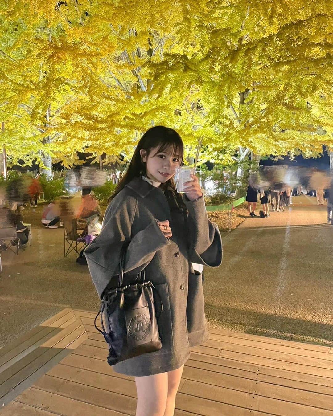 はやめいのインスタグラム：「. 載せきれていなかった昭和記念公園 の日の写真🍁⠜   彼目線写真です （ ᵔᵔ ）  季節ごとにたくさんお出かけの予定を 提案してくれて嬉しい 💭  12月も楽しみがいっぱいです ⛄️  皆さん今月もよろしく お願いいたします 🫶🏻  ⭐️⭐️⭐️  bag @jumelle_jp   いただいてからたくさん使っている 鞄です🎀  大容量ですごく気に入っています ·͜· ︎︎  #jumelle_jp#ジュメロ#バッグ#提供 #秋コーデ#冬コーデ#ootd #mamagirl#ママファッション #ママコーデ#親子服#親子コーデ」