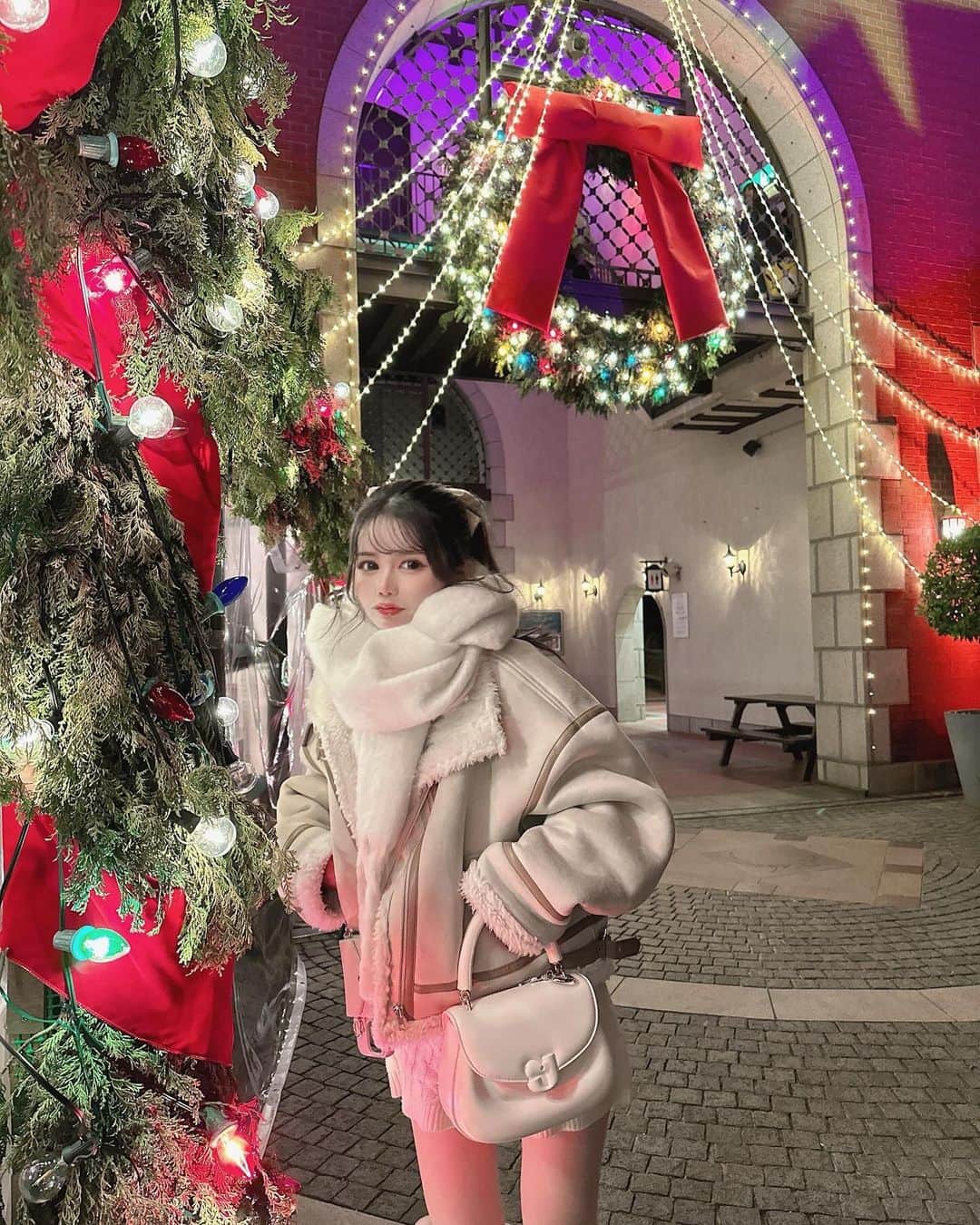 MISAさんのインスタグラム写真 - (MISAInstagram)「🎅🏻🎄✨🤍 ㅤㅤㅤㅤㅤㅤㅤㅤㅤㅤㅤㅤㅤ めちゃくちゃ寒かったけど雰囲気最高だった❄️ #クリスマスマーケット #神戸布引ハーブ園  #christmasmood #christmasmarket」12月2日 22時02分 - chatae._