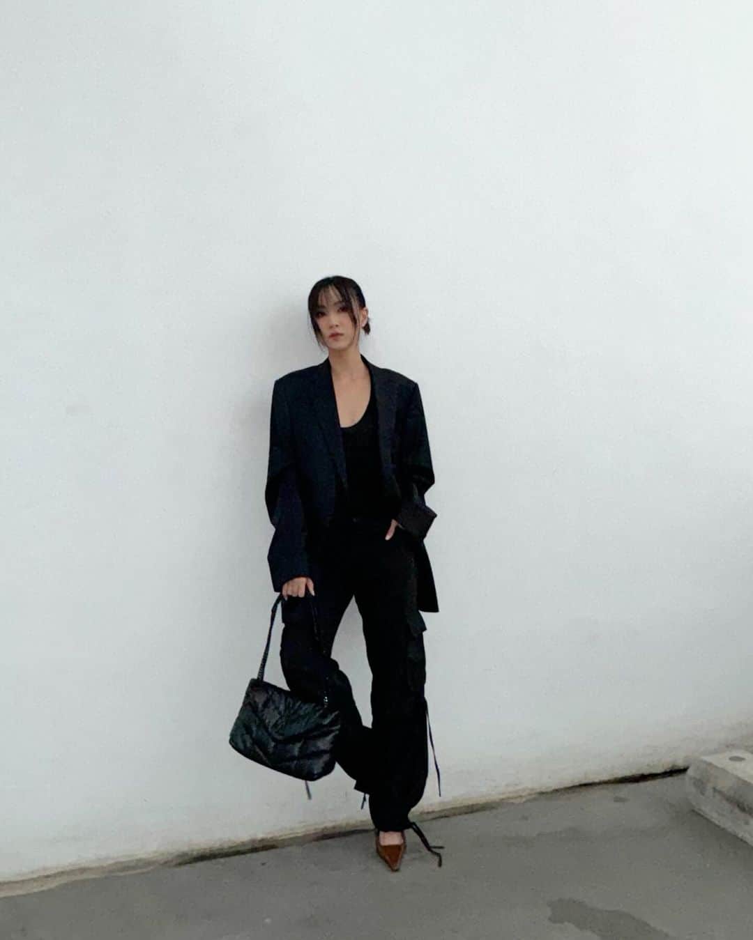 ソニアのインスタグラム：「Did a personal colour analysis and I’m overjoyed cos they said black looks best on me 💀😂   @ysl #YSL」