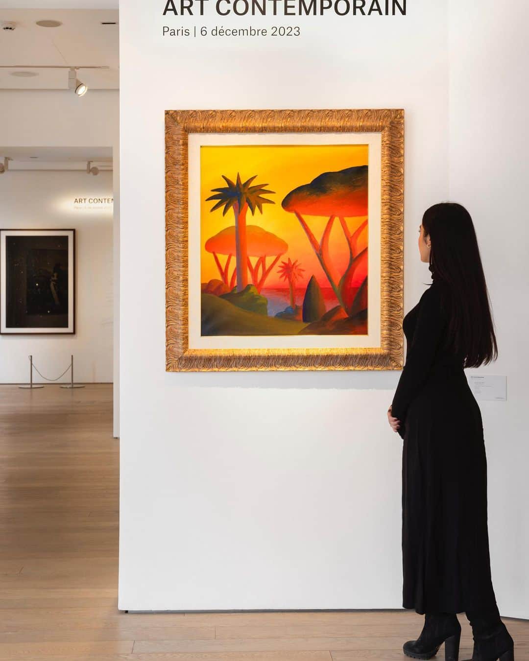クリスティーズのインスタグラム：「This winter, Christie's Paris is delighted to present two Contemporary Art sales, featuring a vast selection of works by figures from the French and international art scene, from post-war to the present day.⁣ ⁣ The 6 December live auction features major French and European figures such as Pierre Soulages, Jean Dubuffet, Georges Mathieu, Christo, Serge Poliakoff and many more. They will stand alongside works by major international figures in abstraction, minimalism and photorealism, such as Fred Sandback, Alexander Calder, Peter Halley and Richard Estes. ⁣ ⁣ From 28 November to 8 December, the online sale features a varied selection of colourful French masterpieces, with works by Bernard Frize, Robert Combas and Serge Poliakoff as well as international artists including Damien Hirst, Sol Lewitt and Richard Lindner. This sale brings together a broad panorama of works spanning almost eighty years of creation, at the cutting edge of neo-impressionist, modern and contemporary art.⁣ ⁣ 📍Explore highlights from the live auction at Christie's Paris from 1 - 6 December, and highlights from the online sale from 1 - 7 December.⁣ ⁣ 🗓Art contemporain | Live Auction: 6 December 2PM CET.⁣ 🗓Contemporary Art – Online sale including ''A Lifetime Collection'' | Online: 28 Nov – 8 Dec⁣  📸 © Paolo Codeluppi ⁣ @christiesparis #postwar #contemporary #art #christiesparis」