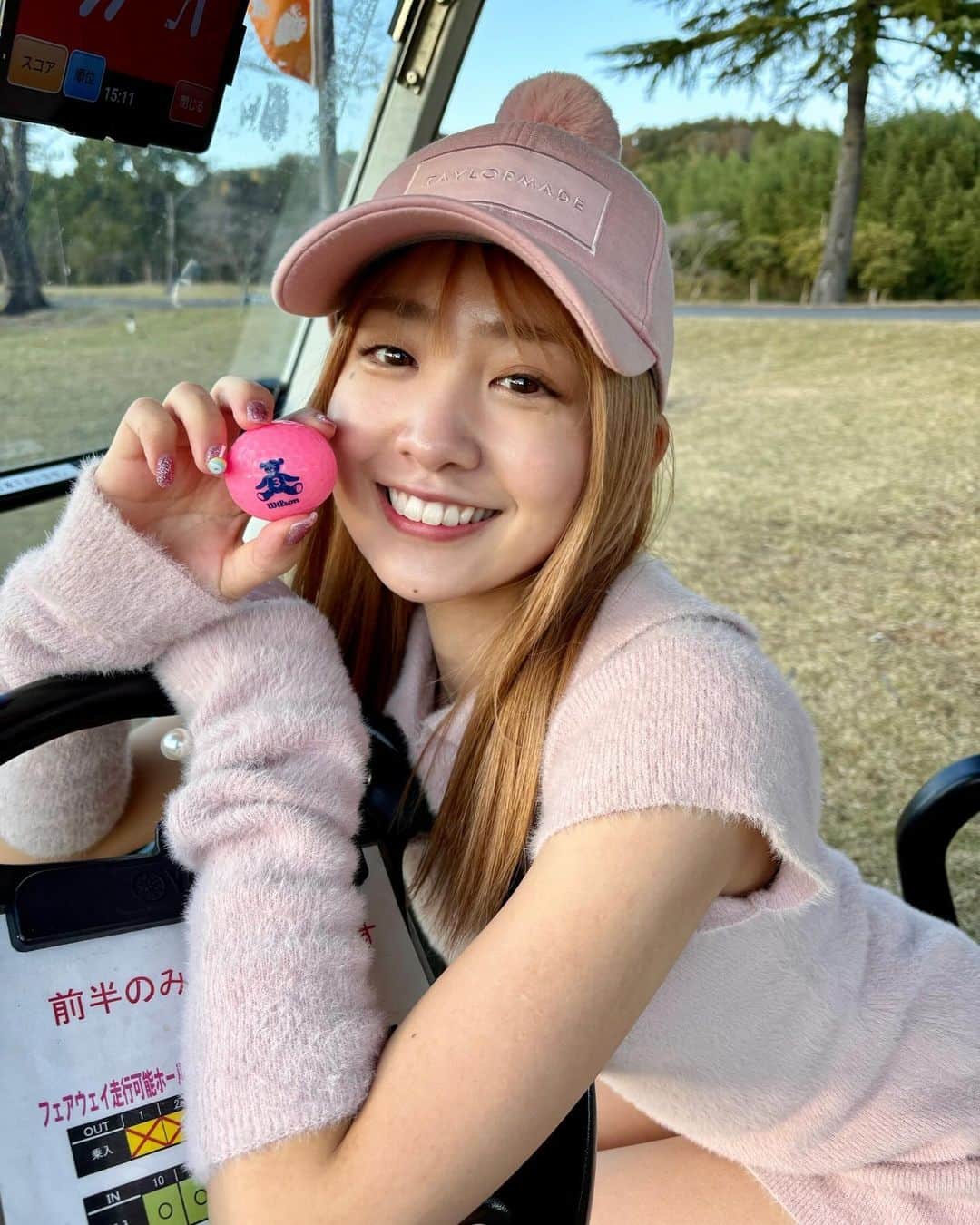 山口瑠璃さんのインスタグラム写真 - (山口瑠璃Instagram)「約1ヶ月ぶりの更新♡  この前ゴルフ行って来た⛳️ 4ヶ月ぶり(?)くらいに行ったよ。 全く練習してないから酷かった、、、 そして寒すぎて死にました❄️  ゴルフウェアめっちゃ可愛くて、スコアボロボロでもテンション下がらなかったよ  #ゴルフ女子 #ゴルフ #golf #ゴルフウェア #女子ゴルファー #⛳️」12月2日 22時12分 - chacha_ruri_