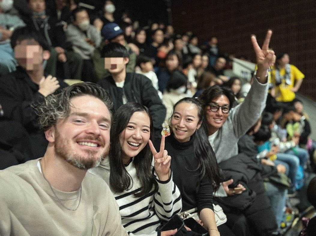 エバンズマラカイ(マラチ)のインスタグラム：「バスケ部結成！！🏀  今日はしょーたとまおちゃんとディアンと4人でバスケ観戦！ 白熱したわぁ  またあそぼー！  @nishiyamamao  @gorillasan_no_kitchen  @shota_hagiwara   #バチェラー #バチェロレッテ」