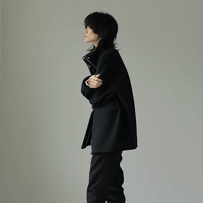 ETRÉ TOKYOさんのインスタグラム写真 - (ETRÉ TOKYOInstagram)「. New Arrival  #etreフーディーストールリバーショートコート Black / Grey   新作アイテムをオンラインストアにて発売中 プロフィールTOP のURLよりご覧ください  #etretokyo #etre #etretokyostore #newarrival #2023etreaw #エトレトウキョウ #エトレ #新作発売 #ショートコート#リバーコート」12月2日 22時26分 - etretokyo