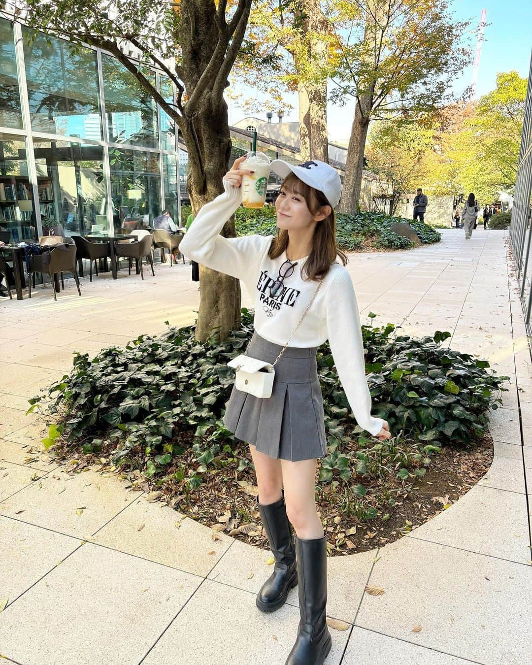 久木田菜々夏さんのインスタグラム写真 - (久木田菜々夏Instagram)「バニラクリームフラペチーノにシトラス果肉追加が大学生の時からめためた好き🍊♡  #紅葉スポット #スタバ」12月2日 22時20分 - nanaka_kukita