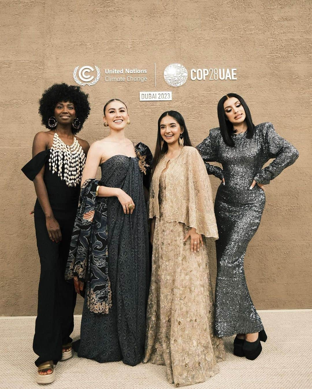 アグネス・モニカさんのインスタグラム写真 - (アグネス・モニカInstagram)「🎵 COP28 is bringing the world together to Unite, Act and Deliver climate action to leave a #LastingLegacy  🌍 Change starts here. @unhcr_arabic @rescueorg #AGNEZMO @cop28uaeofficial」12月2日 22時20分 - agnezmo