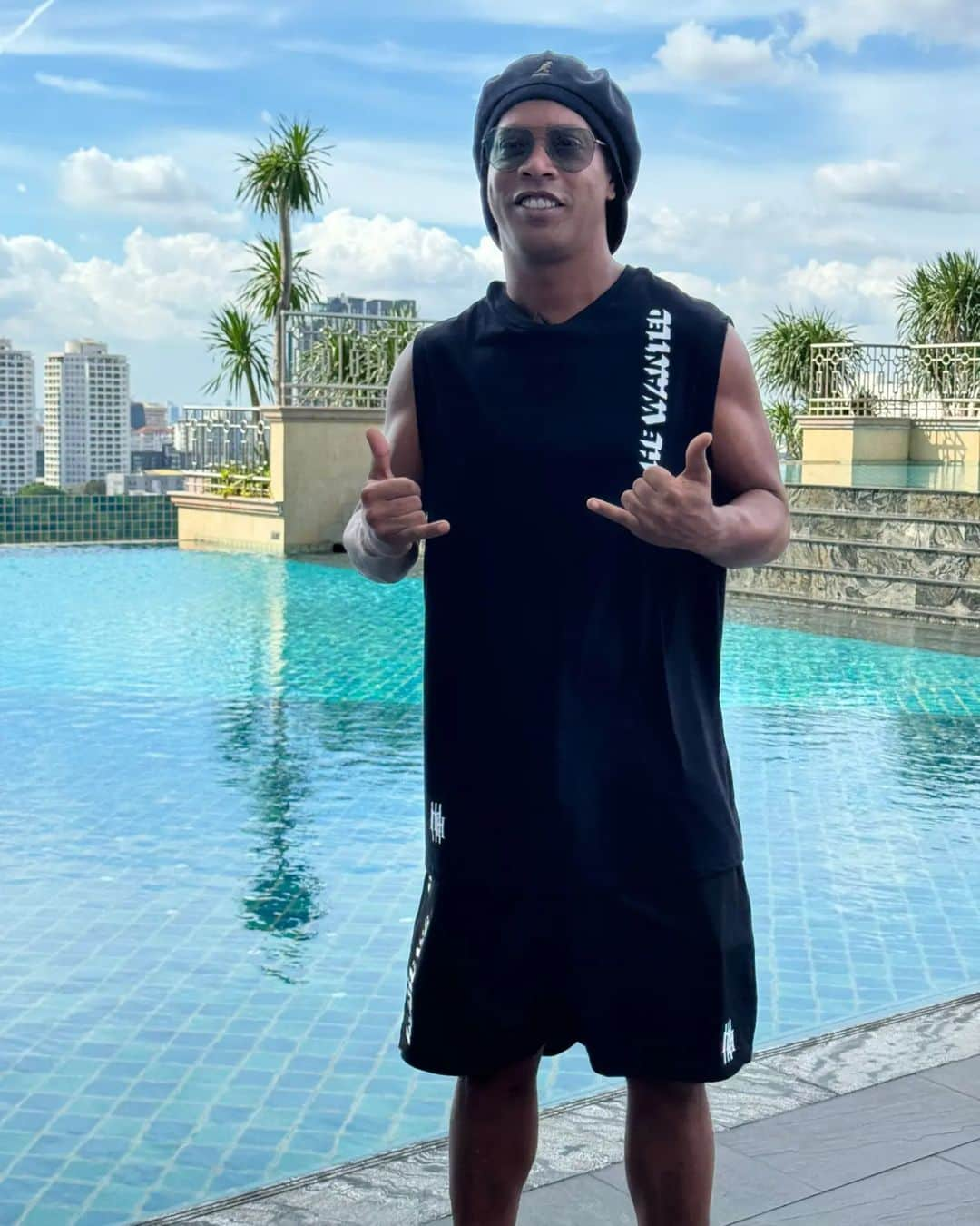 ロナウジーニョさんのインスタグラム写真 - (ロナウジーニョInstagram)「Curtindo um pouco esta linda cidade!!! Bangkok 🇹🇭🤙🏾」12月2日 22時21分 - ronaldinho