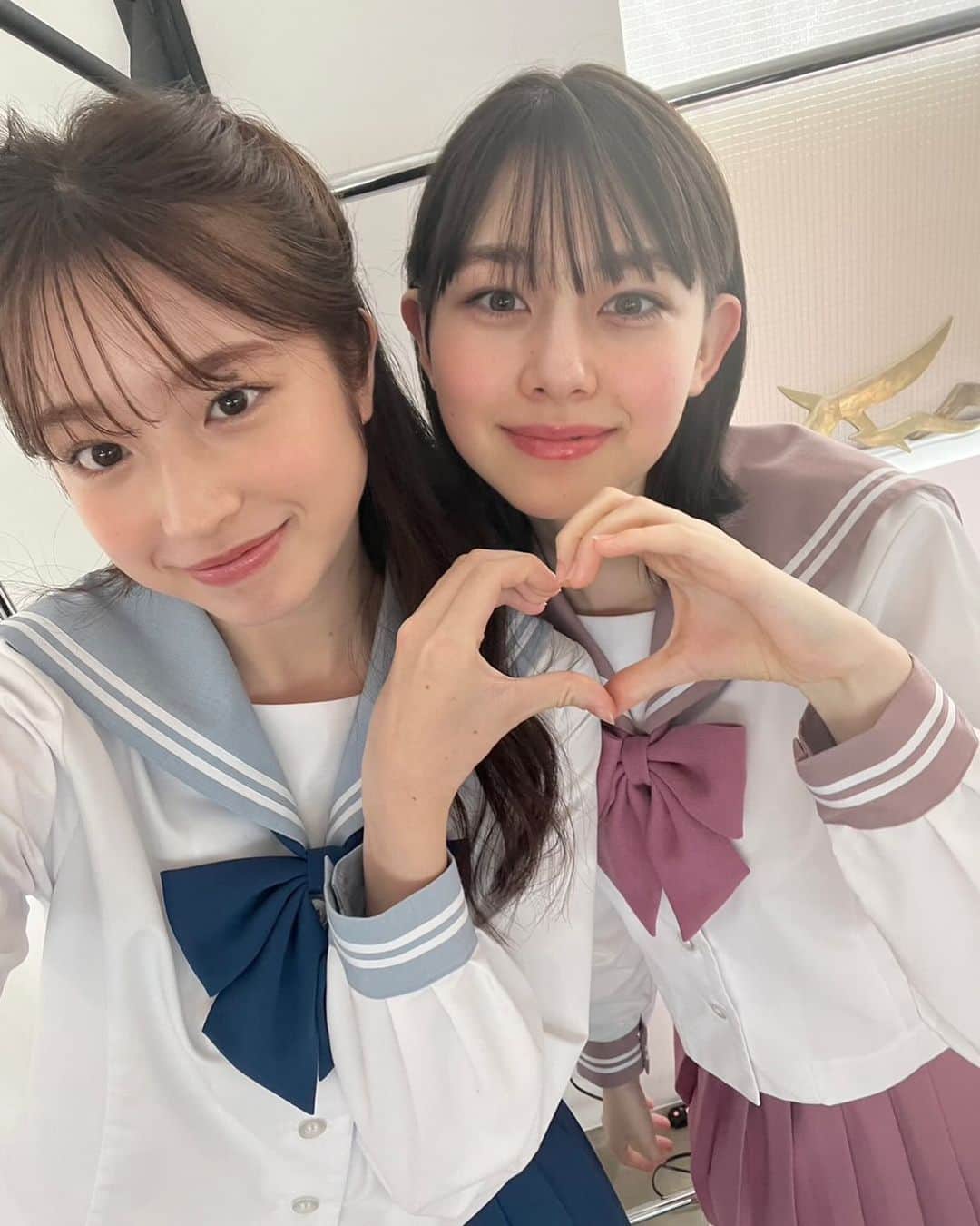のインスタグラム：「.  可愛い制服と可愛いはんちゃん🩵🩷  seventeen lookbookのアカウントチェックしてみてください~  #葛西杏也菜#石川花#セブンティーン#セブンティーンルックブック#制服#制服コーデ」