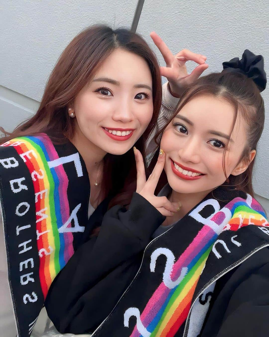 さゆりのインスタグラム：「\はじめての推し活🗣️🌈/  三代目JSB東京ドーム初日🗼  ずっと推しごとしてみたくて、 推しを探してたところ、  従業員の綾乃ちゃんが 三代目推しという事で、  見事に私もどハマりして、 たっくさん予習して 推し活してきた✊❣️  もう今日この日を楽しみに 生きていたといっても 過言ではない😹🌈  ジャニーズもケーポも 色んなアーティストのライブ 見たことあるけど、 だんっっっっっっとつで 3代目の LIVE楽しすぎた😭🎤  まじで、ファンじゃない人も 騙されたと思って みに行って欲しいれべる😭👍  踊って叫んで手振って、 自分がライブしたのかなって くらい疲れました🤣笑  ものすごく疲れていたにも関わらず、 それを一瞬で吹き飛ばしてくれる エンタメ業界のひとには 本当にあたまが上がらない😣🔥  これからも推し続ける🤝 フォロワーさんに三代目推し いないかなー?🫣♥︎♥︎♥︎  #jsbland  #jsb #三代目 #三代目jsb  #三代目ライブ  #三代目jsoulbrothers  #三代目jsoulbrothersfromexiletribe  #ライブコーデ　#ライブ #東京ドーム#推し活 #推しのいる生活  #推し事」