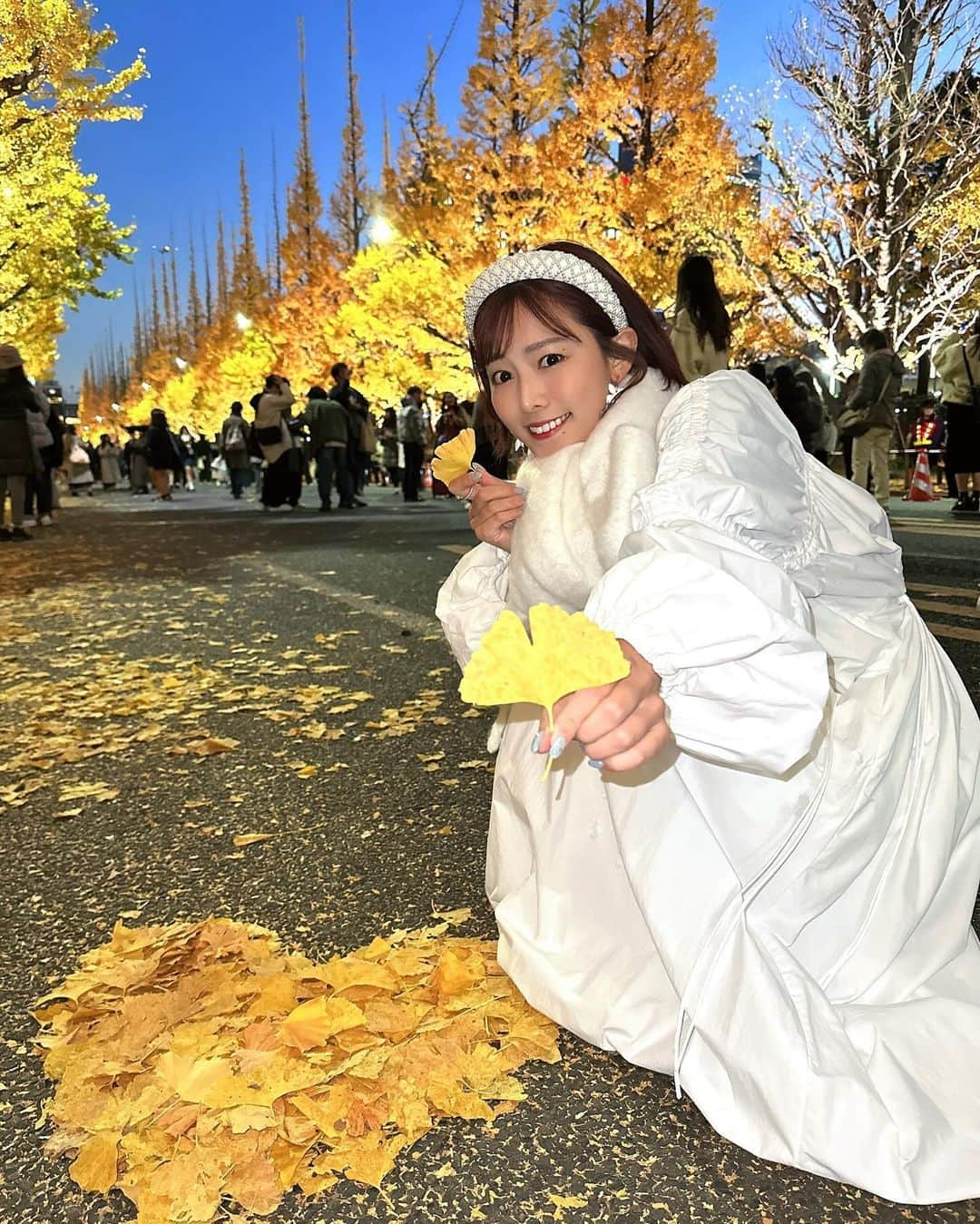 桑原茉萌のインスタグラム：「明治神宮外苑のイチョウ並木💛💛  秋の東京の観光スポットで外せない場所😌🇯🇵✨  #明治神宮外苑いちょう並木 #明治神宮外苑 #イチョウ並木 #観光スポット #東京観光 #japantravel #japantrip #japanphoto #japan #autumn #fyp」