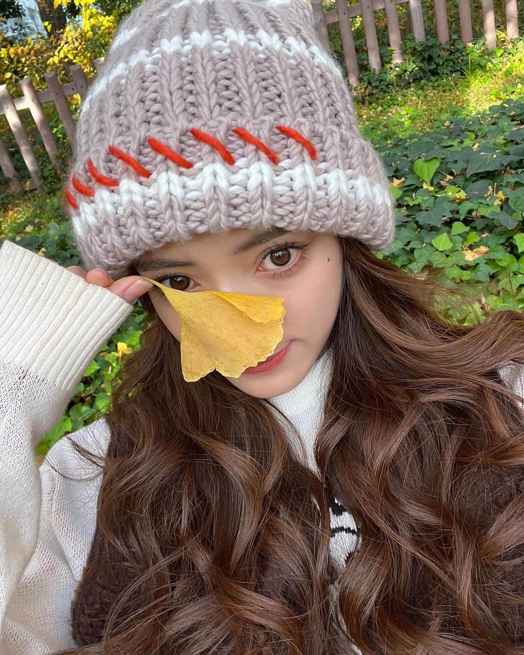 RAMIKAのインスタグラム：「冬になるとずっと帽子被ってます。 あっ夏も被ってる😆 この服装お気に入り~」