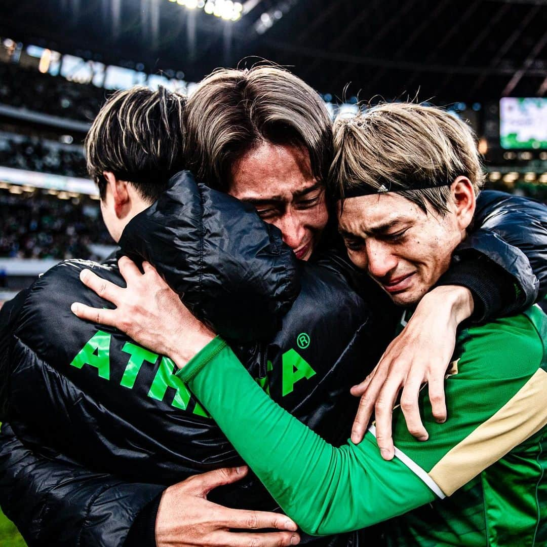 東京ヴェルディのインスタグラム：「Congratulations！！！  #verdy #timetogoJ1  PHOTO @atsushikondo_photo」