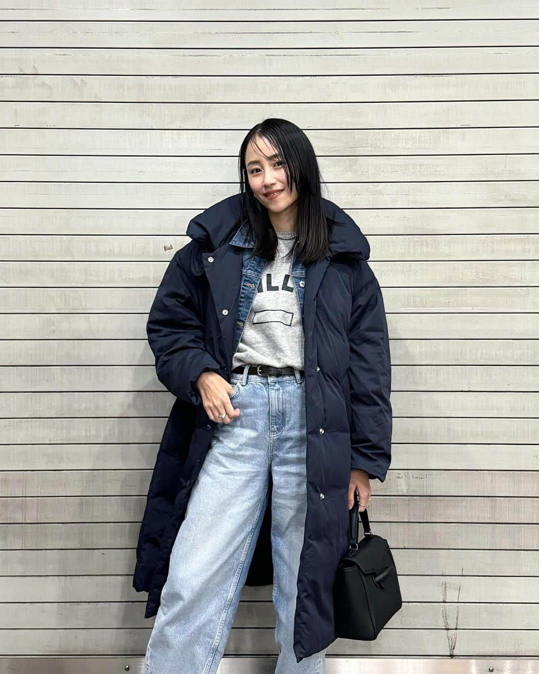 Rienaさんのインスタグラム写真 - (RienaInstagram)「・ 寒〜い🌀  いよいよダウンジャケット始めました🧥  でもまた来週暖かくなるらしい🥴 困りました🫨🫠🤗  #Riena#Riena私服#vasic」12月2日 22時36分 - riena0809