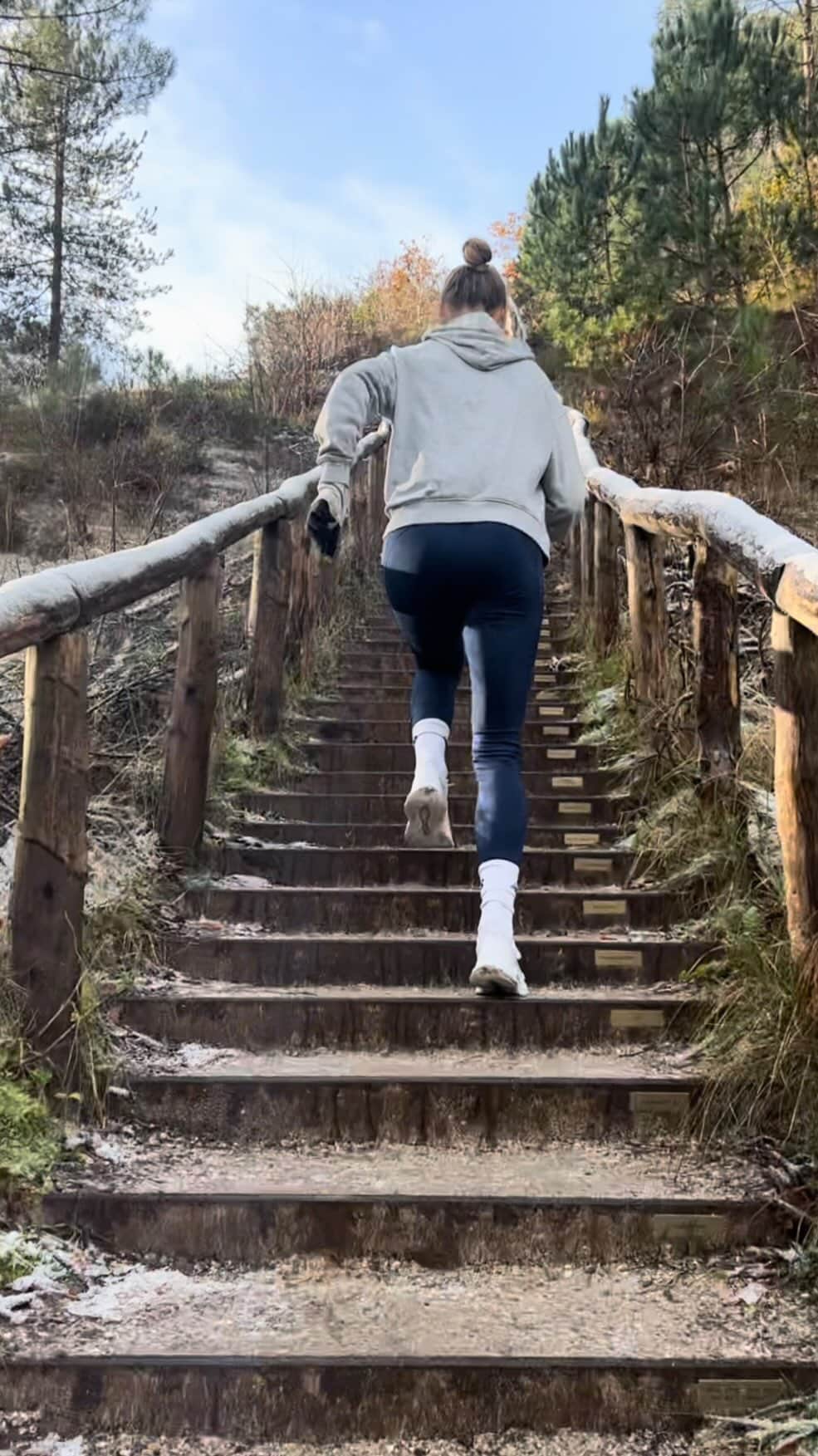ラウラ・デ・ウィットのインスタグラム：「Not as impressive as @lisannedewitte but I’m working on it 🥴 Volume up for some nice comments of the coach @svenootjers 😂」