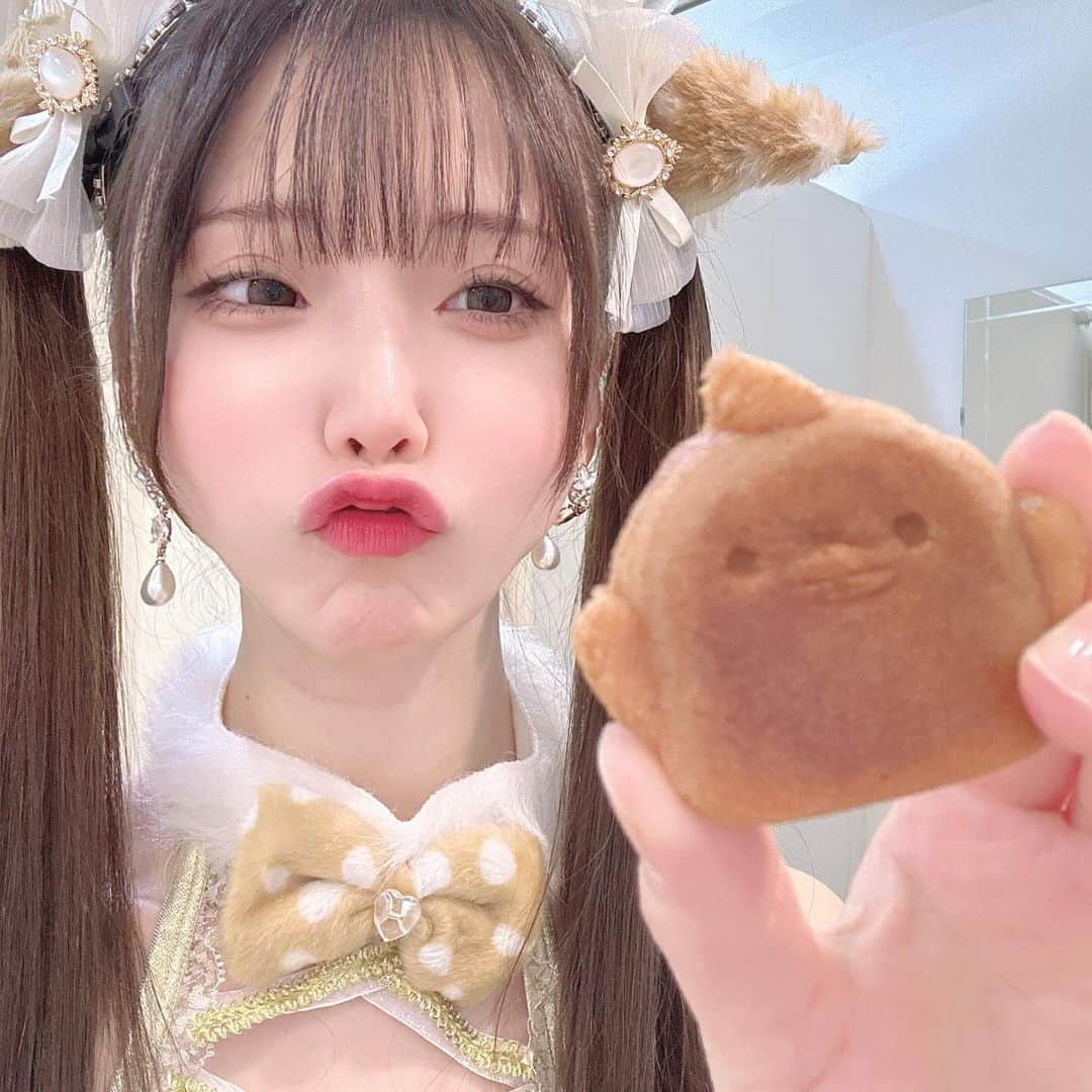 倉坂くるるさんのインスタグラム写真 - (倉坂くるるInstagram)「大阪撮影会→コンカフェ出勤イベント ありがとうございました🩷🐇  以前製作したバンビちゃん衣装 久しぶりに着ました🦌  コンカフェルシアンでは たくさん乾杯🥂シャンパン🍾 ありがとうございました😭🤍  大阪のみんな 明るくて優しくて大好きです！💕  また1/18(木)にも 道頓堀のコンカフェ出勤イベントありますのでふらっと遊びにきてもらえたら嬉しいです🫧  名古屋ももちろん忘れてないよ！！ 行きたいんだけど、 なかなかタイミングなくてごめんね。  最近大阪多めですが他のところにもたくさん行きますので、待っててね。 東京も来てね。  #コスプレ #コスプレイヤー #cosplay #cosplayer #cosplaygirl #japanesegirl  #角色扮演 #自撮り女子 #costume #coser」12月2日 22時44分 - kurasaka_kururu