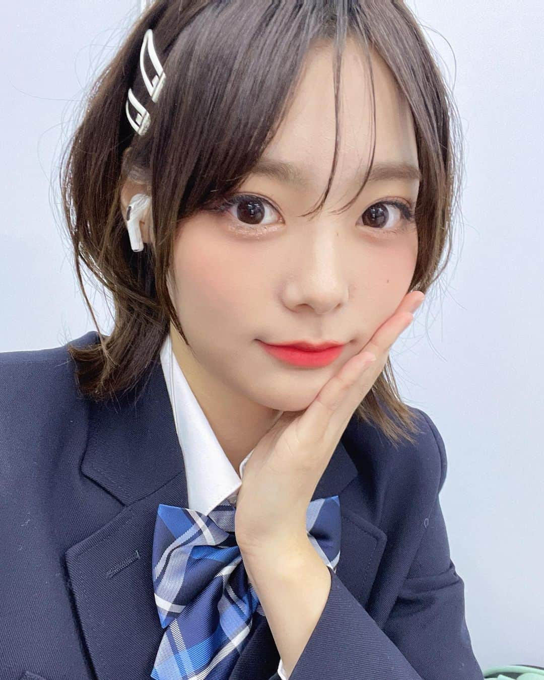 李始燕さんのインスタグラム写真 - (李始燕Instagram)「WonderLivet Stage in AGF 2023 감사합니다!  QWER의 2023년의 마지막 외부 공연이 되었습니다! 마지막 무대를 장식할 수 있어서 너무 영광이었습니다 ㅎㅎ  2024년에는 오늘보다 더 성장한 QWER로 찾아뵙겠습니다! 아자아자!!  오랜만에 #교복 이네요... 홍홍...  #agf #원더리벳스테이지」12月2日 22時51分 - siyo.co.kr