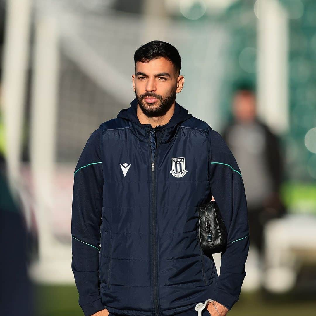 ストーク・シティFCさんのインスタグラム写真 - (ストーク・シティFCInstagram)「Checking out today's surroundings 👀  #StokeCity #SCFC」12月2日 22時55分 - stokecity