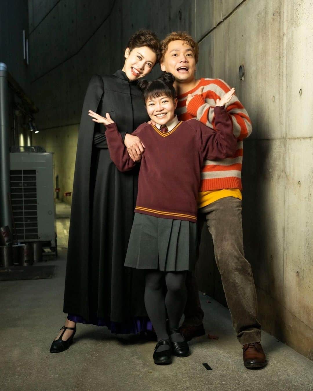 中別府葵さんのインスタグラム写真 - (中別府葵Instagram)「平岩享さんに 素敵な写真を 撮ってもらいました✌️✨ 普段の仲良しな雰囲気が すっごく伝わる写真☺️ 宝物の写真ができた🌈 ありがとうございます✨✨  #ハリポタ舞台 #ハリー#ロン#ハーマイオニー #ローズ #藤木直人#竪山隼太#橋本菜摘 #中別府葵#チームハリポタ #呪いの子 #harrypotter   photographer  @hiraiwatoruphoto」12月2日 22時58分 - nakabeppuaoi