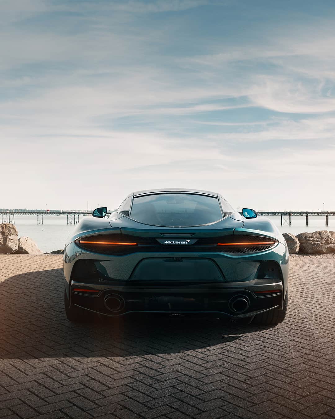 McLaren Automotiveさんのインスタグラム写真 - (McLaren AutomotiveInstagram)「Grand shorer 🌊  #McLarenGT, #McLarenSpotted by @georgecolbeanu  #McLaren #McLarenAuto #CarsOfInstagram」12月2日 23時03分 - mclarenauto